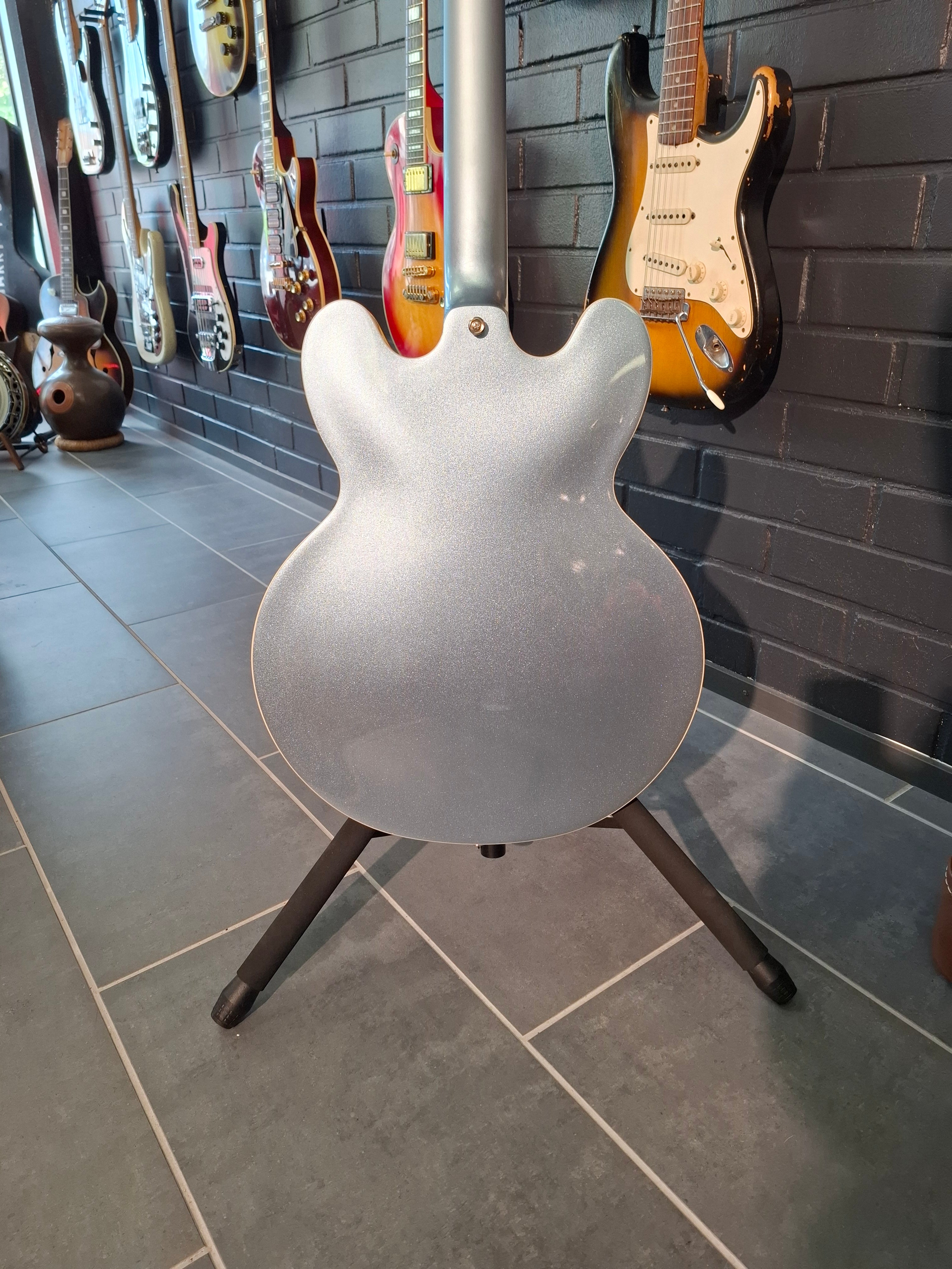 Epiphone DG-335