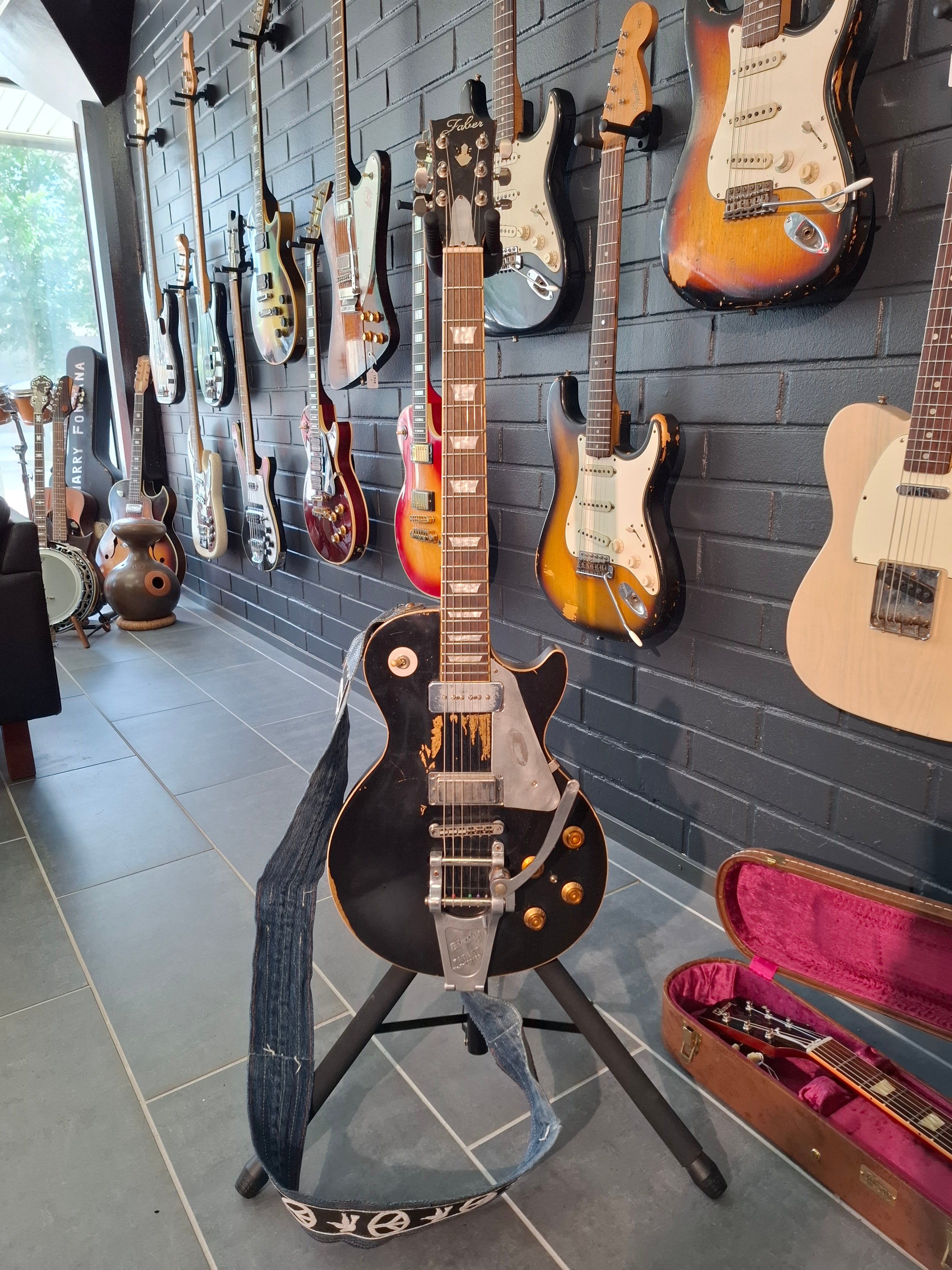Visual Clone Guitars Neil Young Old Black Clone "Faber"