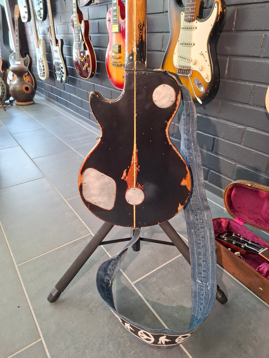 Visual Clone Guitars Neil Young Old Black Clone "Faber"