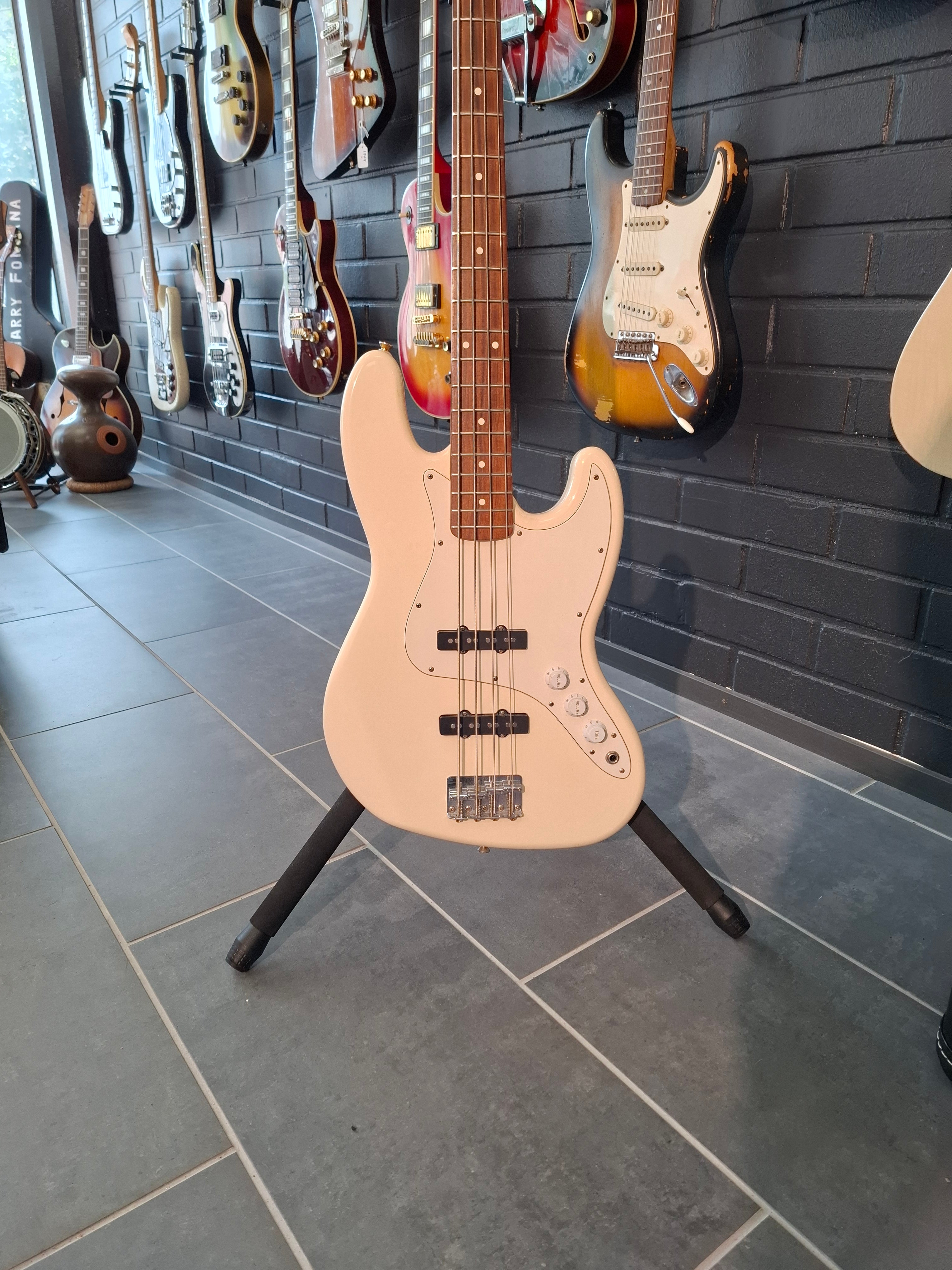 Fender American Traditional Jazz Bass 1999 Olympic White