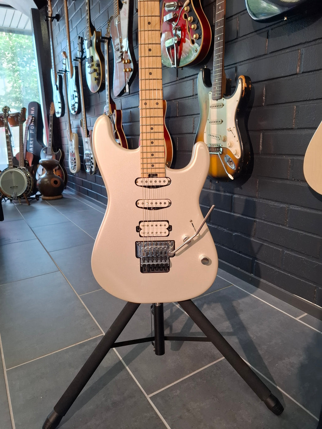Charvel Pro Mod San Dimas HSS Floyd Rose Platinum Pearl