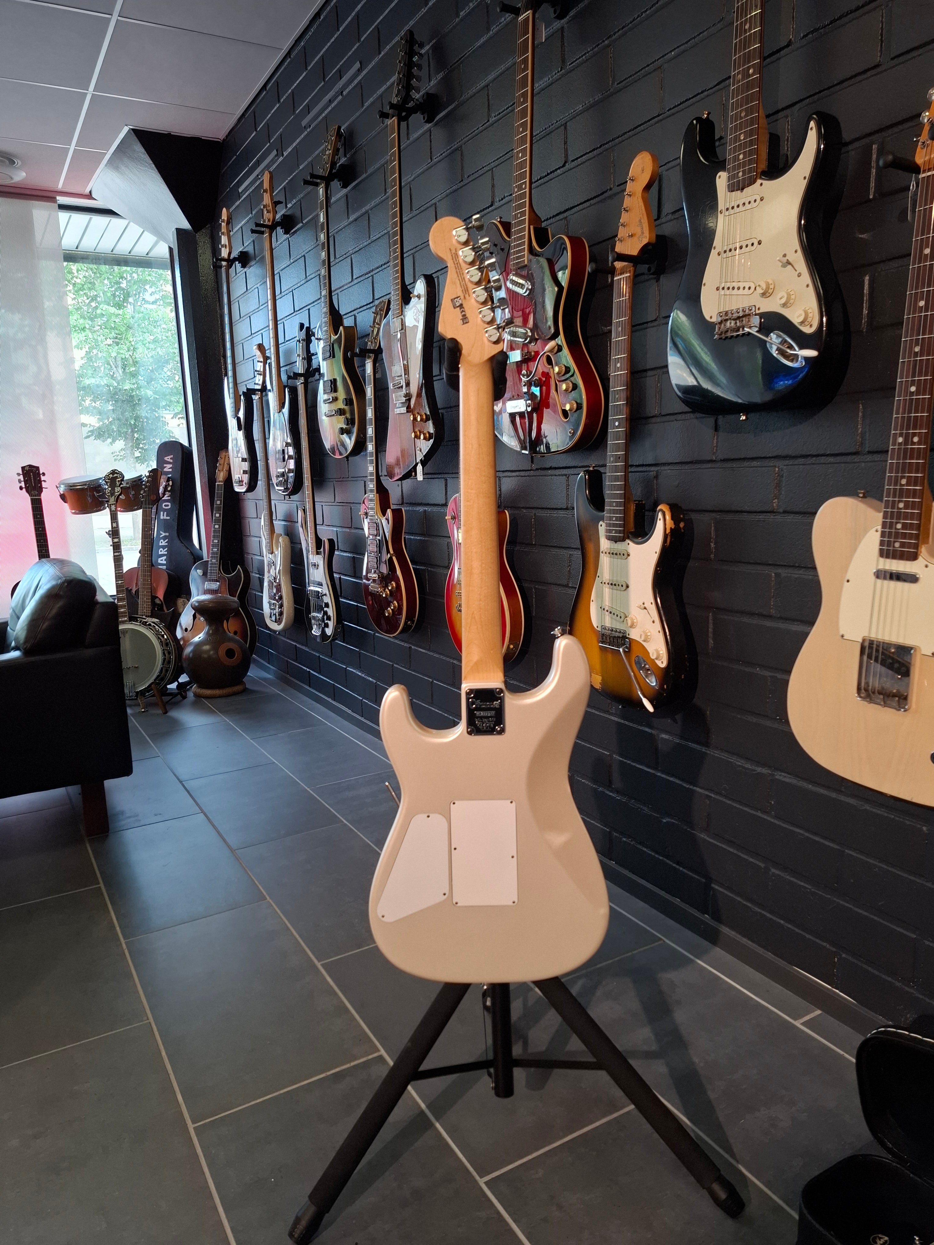 Charvel Pro Mod San Dimas HSS Floyd Rose Platinum Pearl