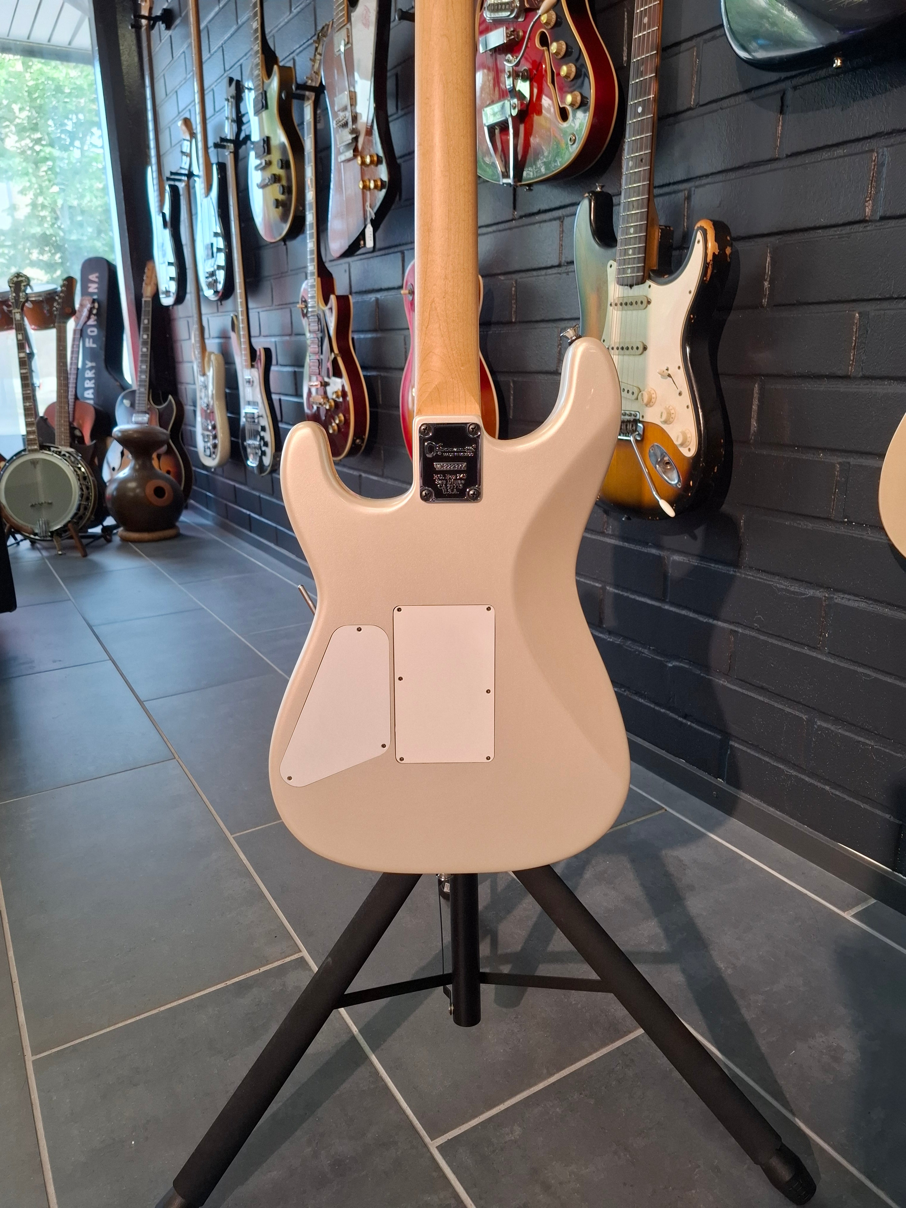 Charvel Pro Mod San Dimas HSS Floyd Rose Platinum Pearl