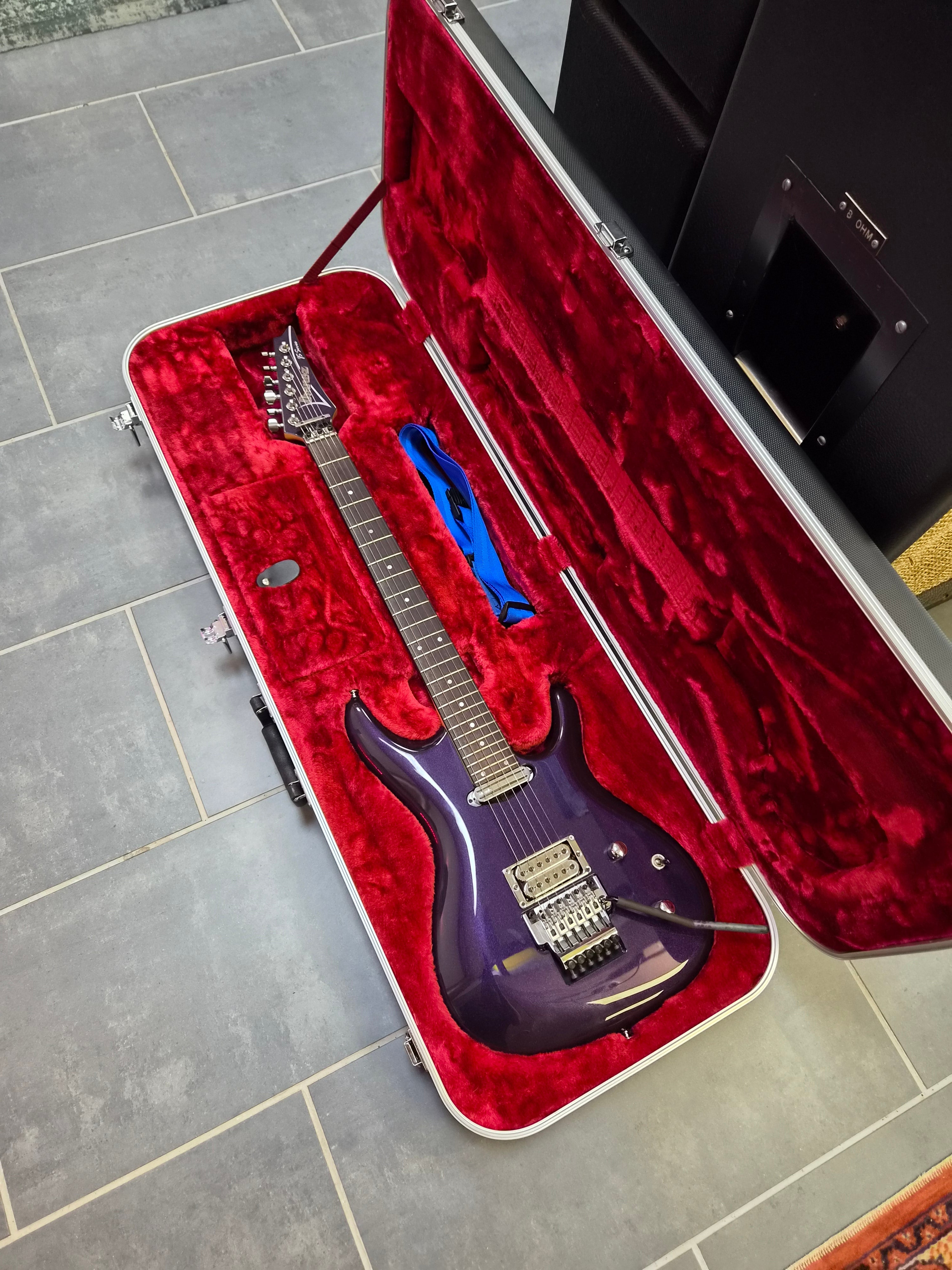 Ibanez JS2450-MCP Joe Satriani Signature Muscle Car Purple