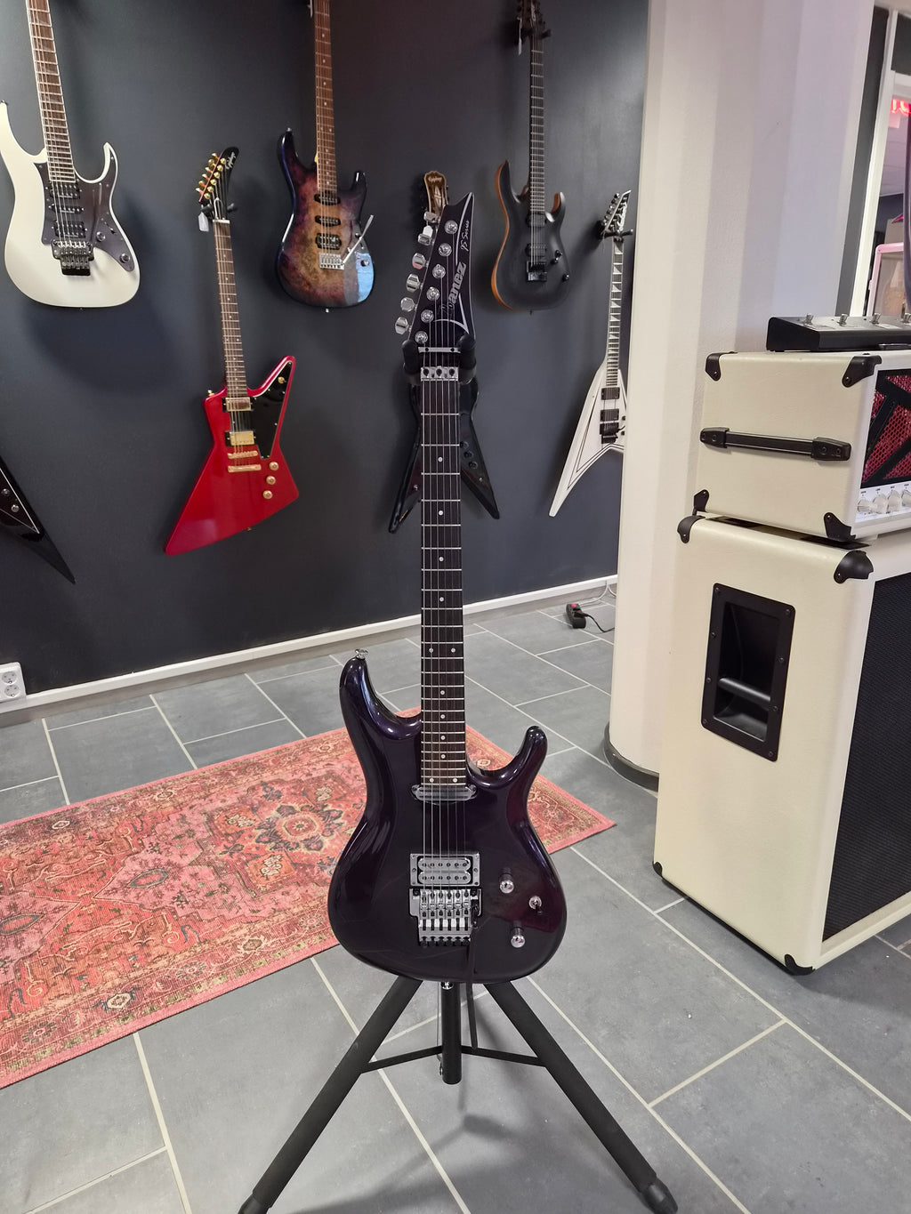 Ibanez JS2450-MCP Joe Satriani Signature Muscle Car Purple