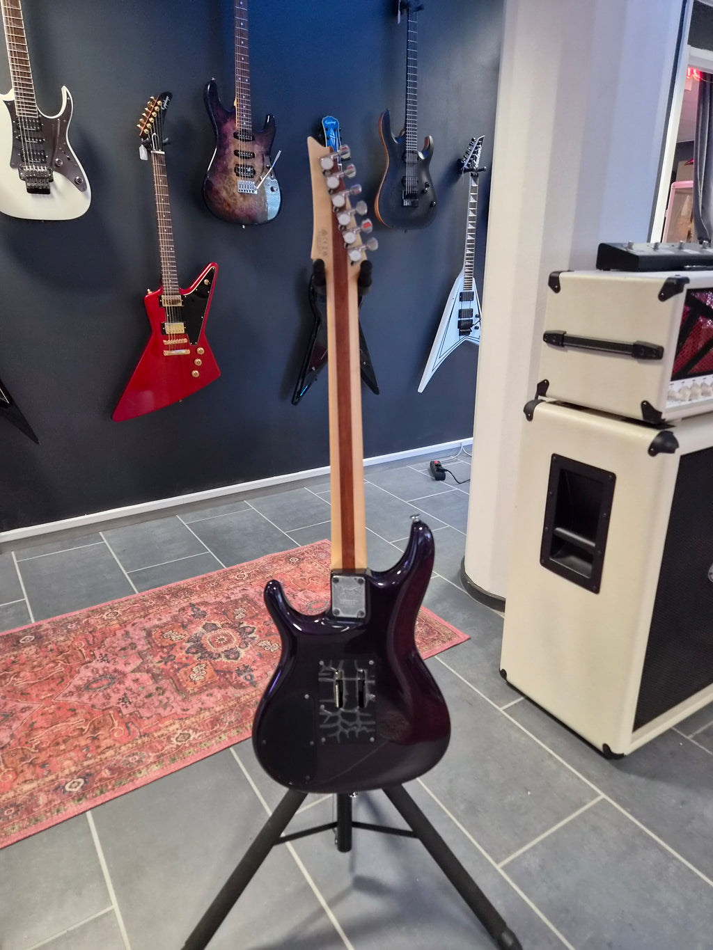 Ibanez JS2450-MCP Joe Satriani Signature Muscle Car Purple