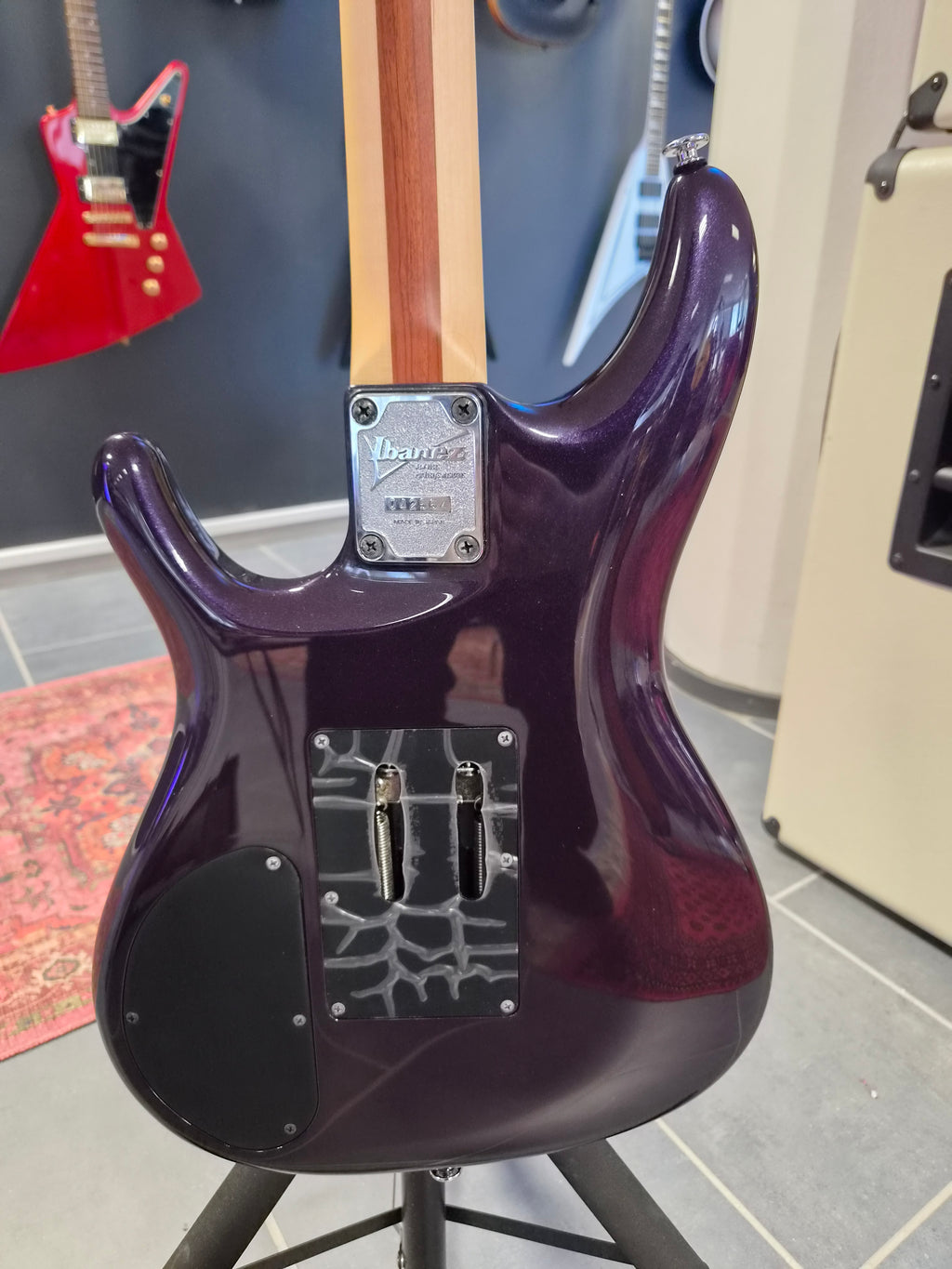 Ibanez JS2450-MCP Joe Satriani Signature Muscle Car Purple