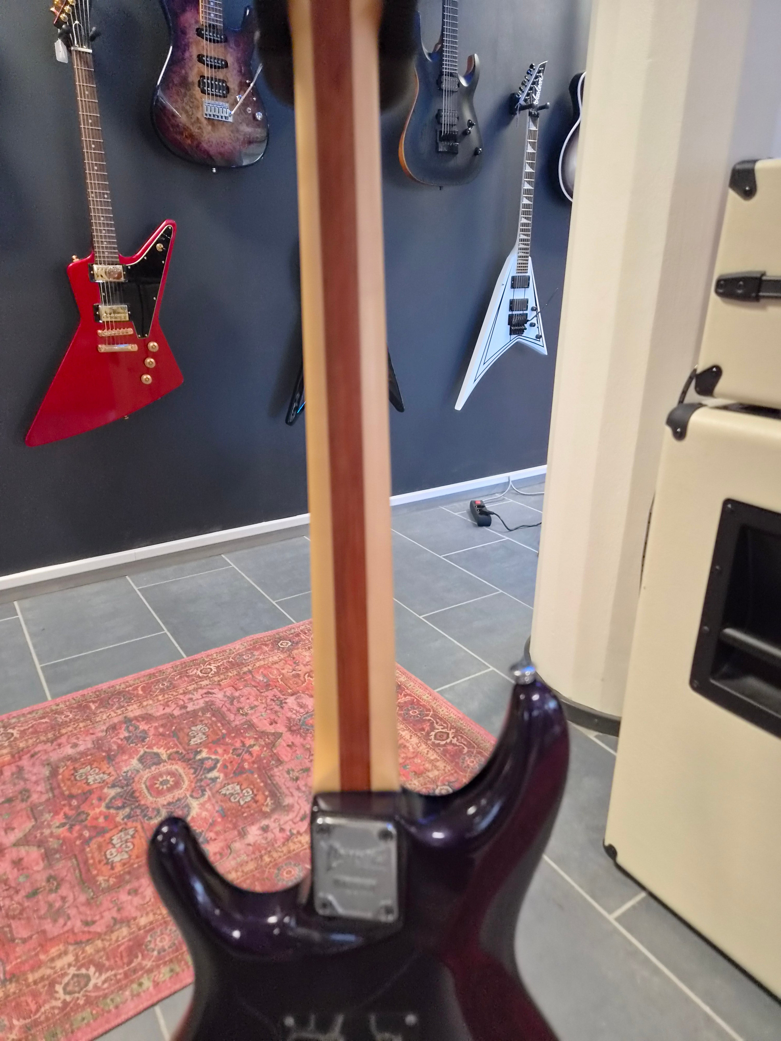 Ibanez JS2450-MCP Joe Satriani Signature Muscle Car Purple