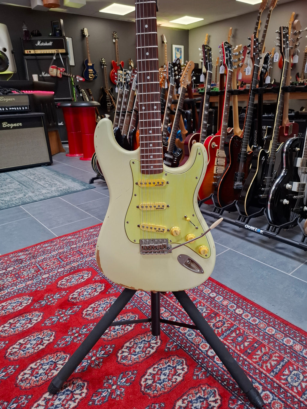 Vintage V6MRTBG Thomas Blug Signature Distressed Vintage White
