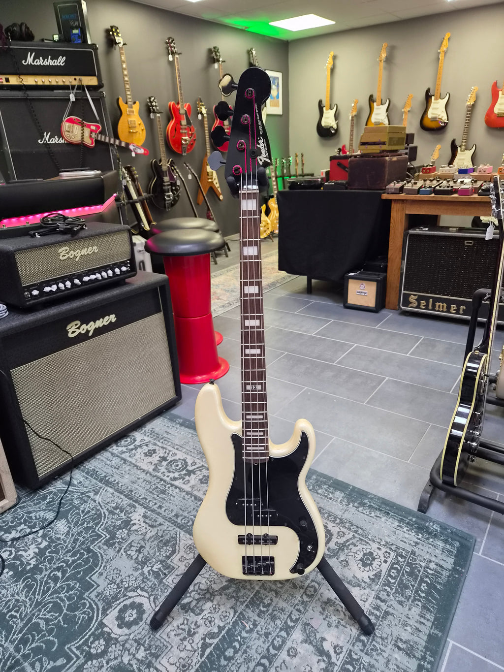 Fender Duff McKagan DLX P Bass