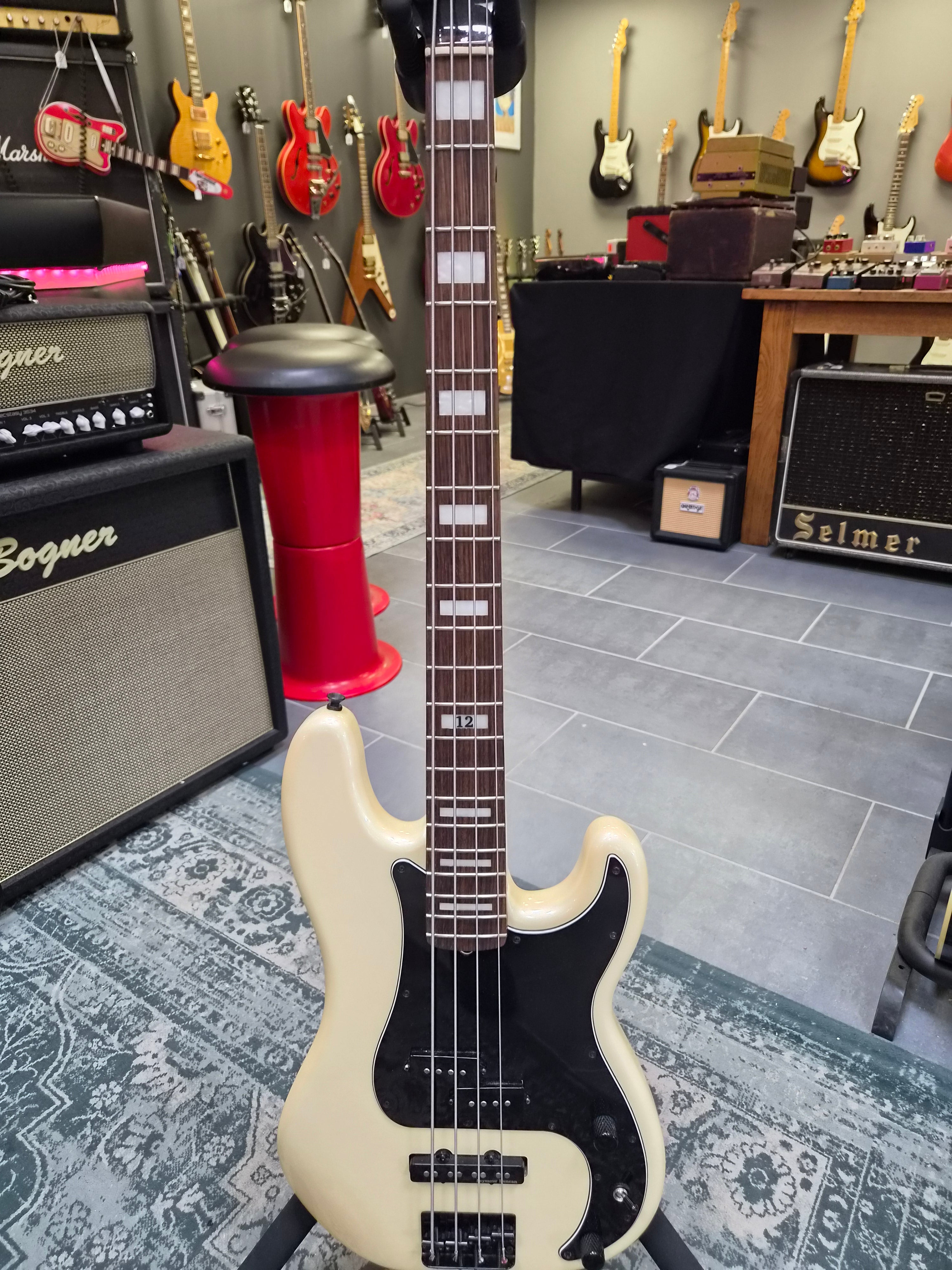 Fender Duff McKagan DLX P Bass