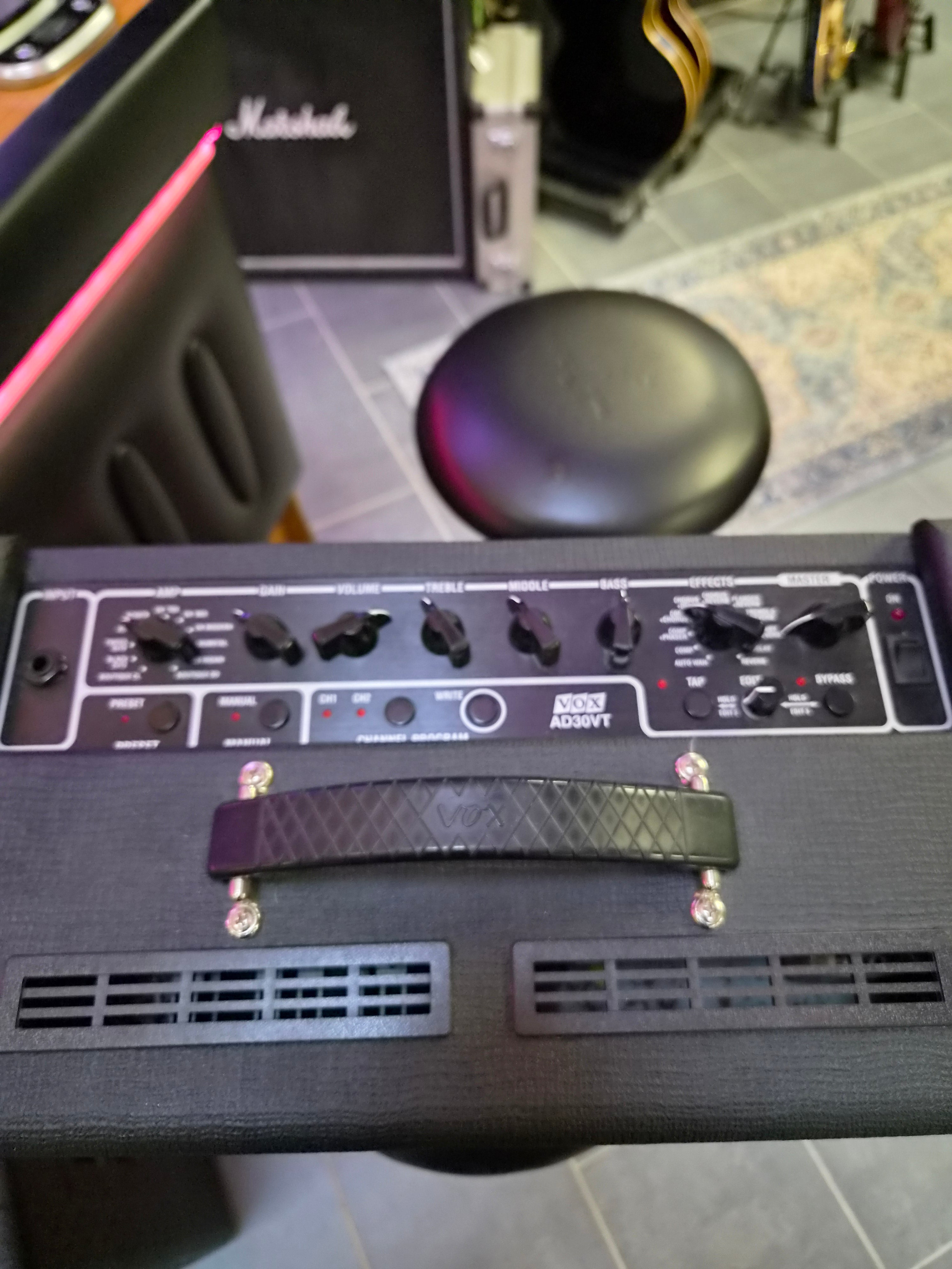 Vox Valvetronix AD30VT 30-Watt 1x10 Modeling Guitar Combo