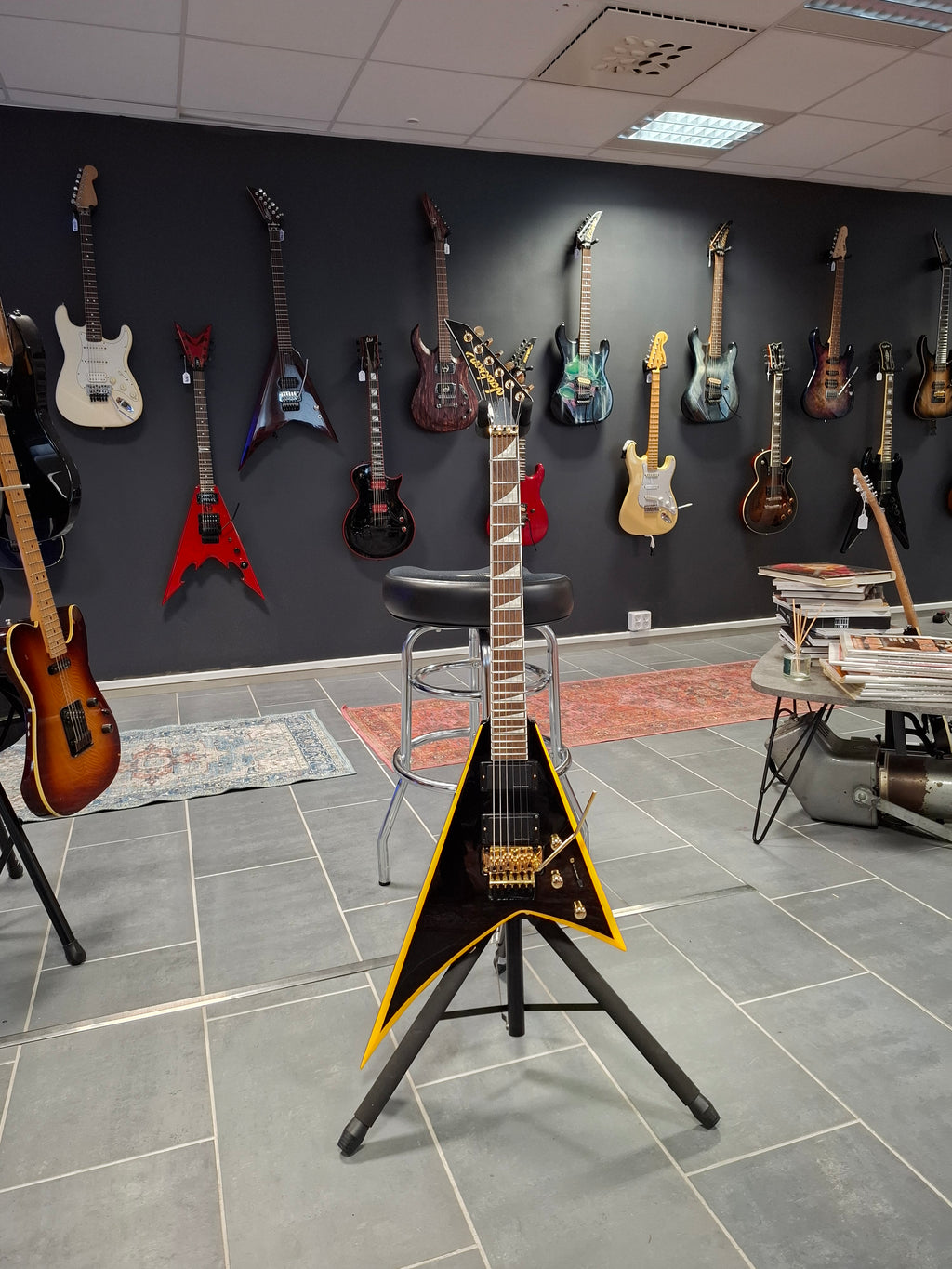 Jackson RRX24 Black with Yellow Bevels