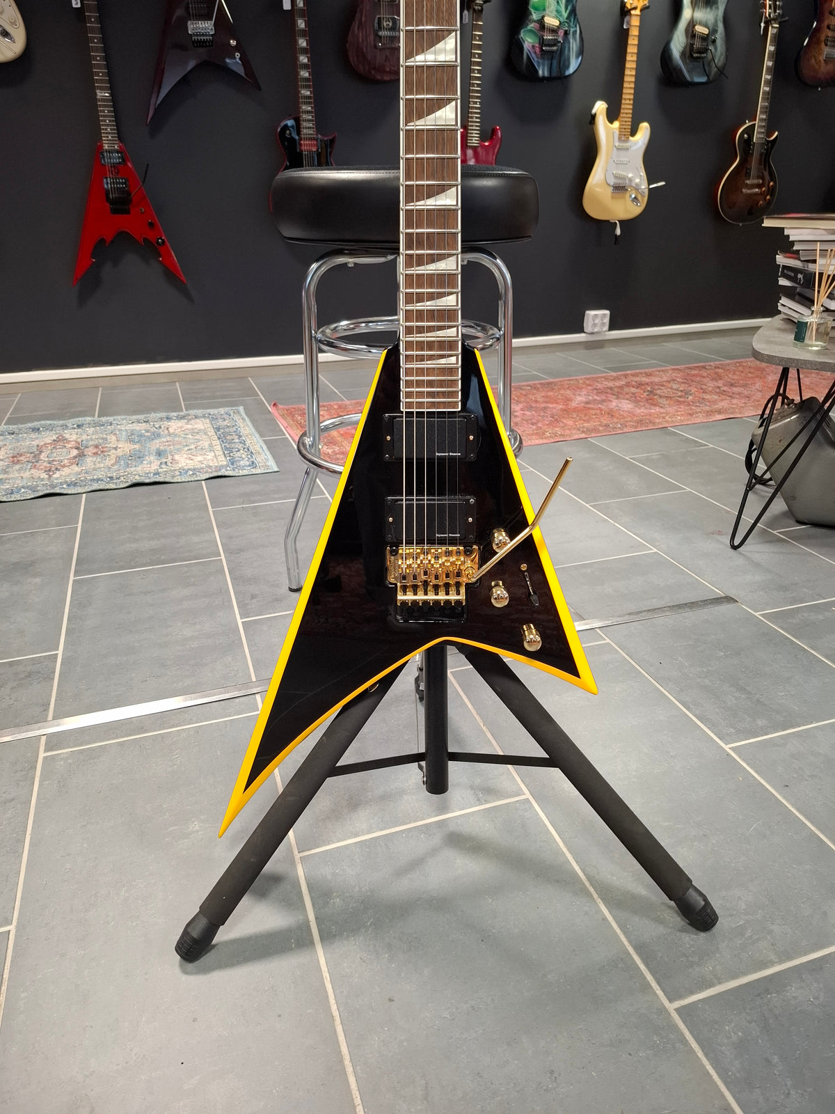 Jackson RRX24 Black with Yellow Bevels