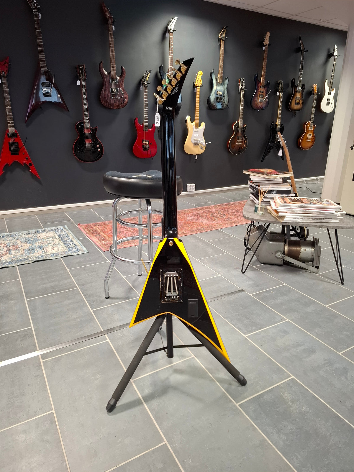 Jackson RRX24 Black with Yellow Bevels