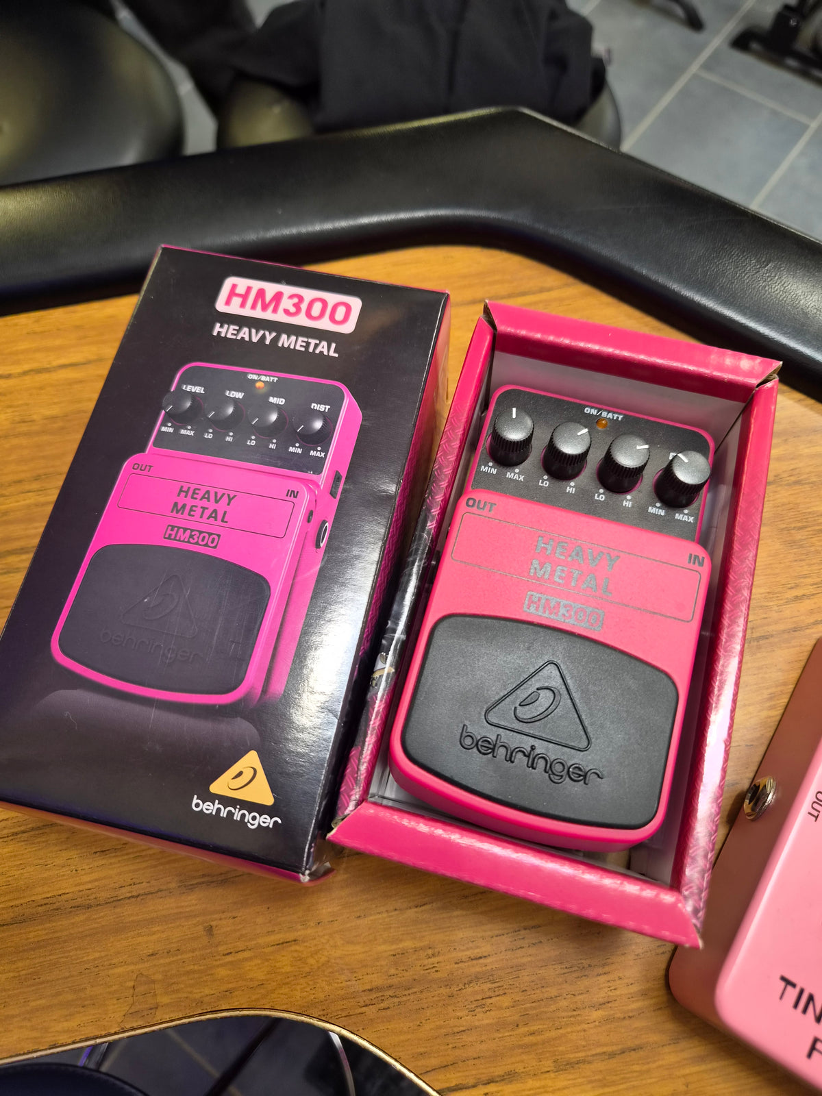 Behringer Heavy Metal HM300