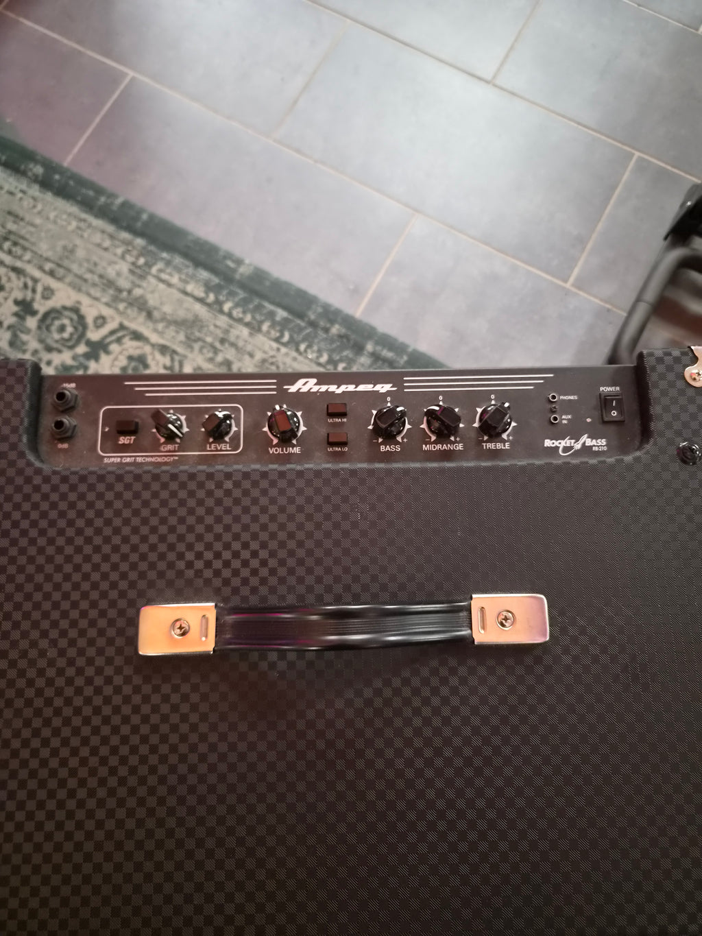 Ampeg RB-210