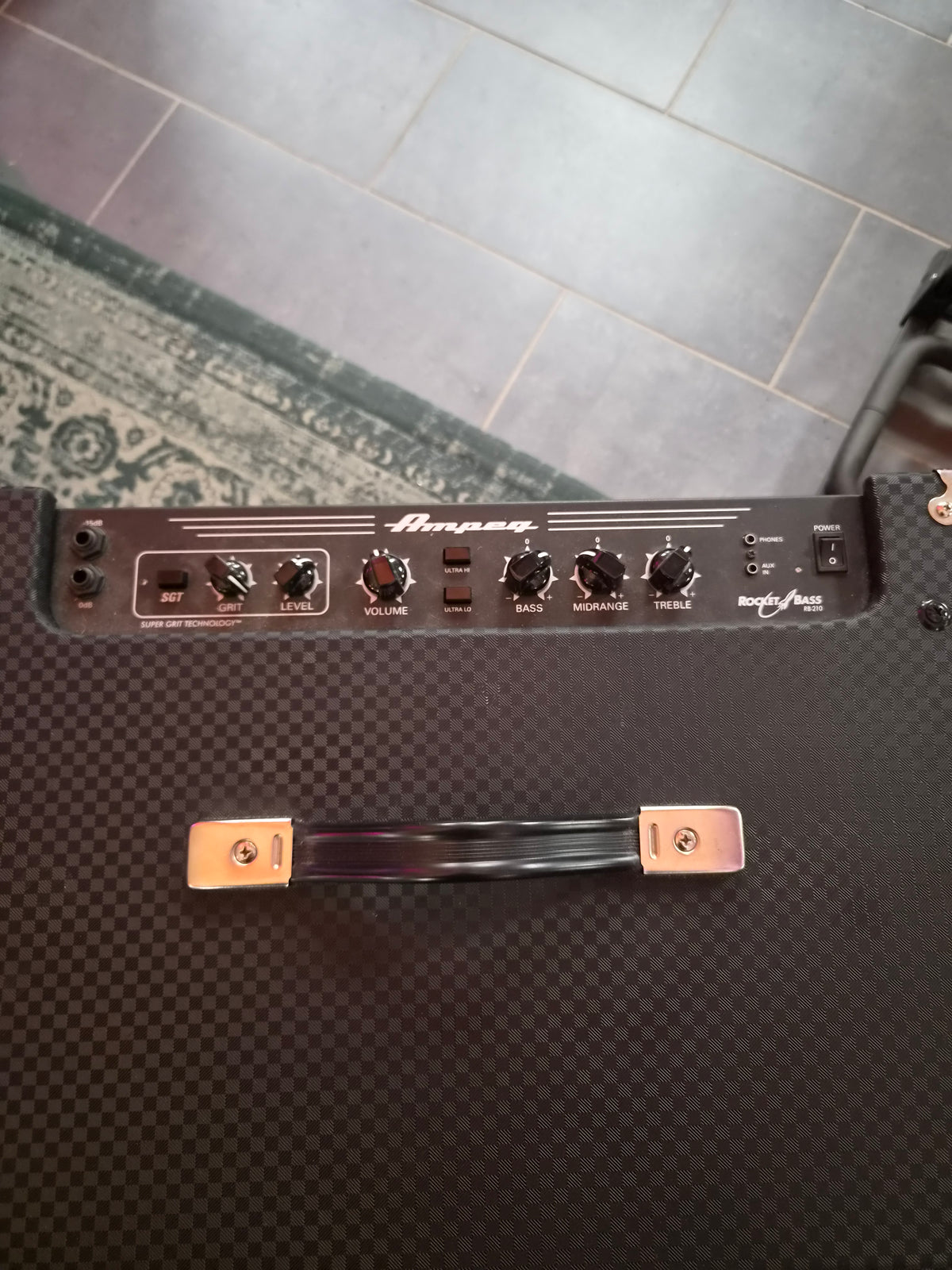 Ampeg RB-210