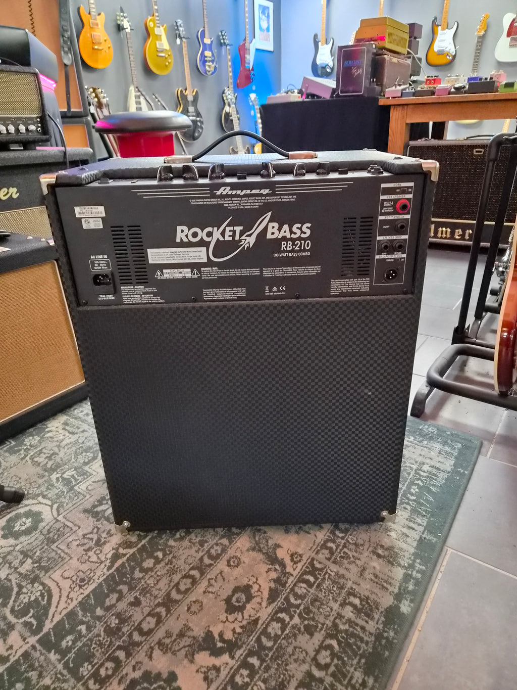 Ampeg RB-210