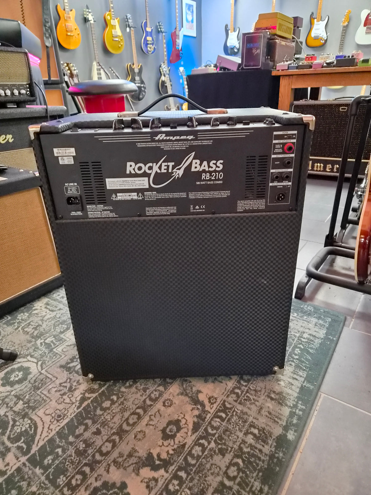 Ampeg RB-210