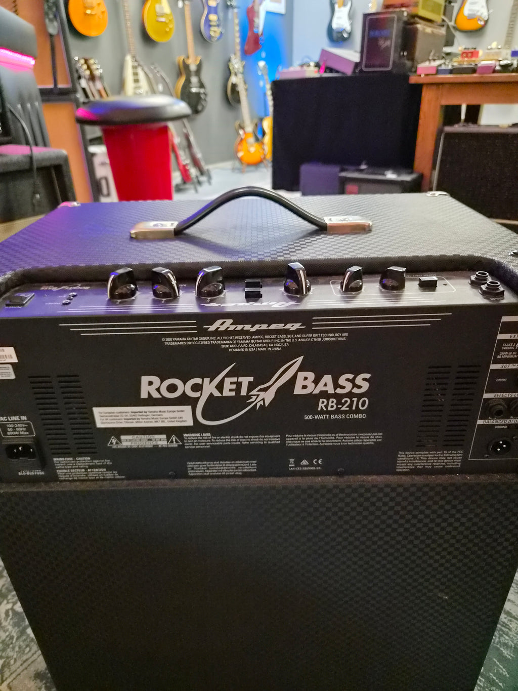 Ampeg RB-210