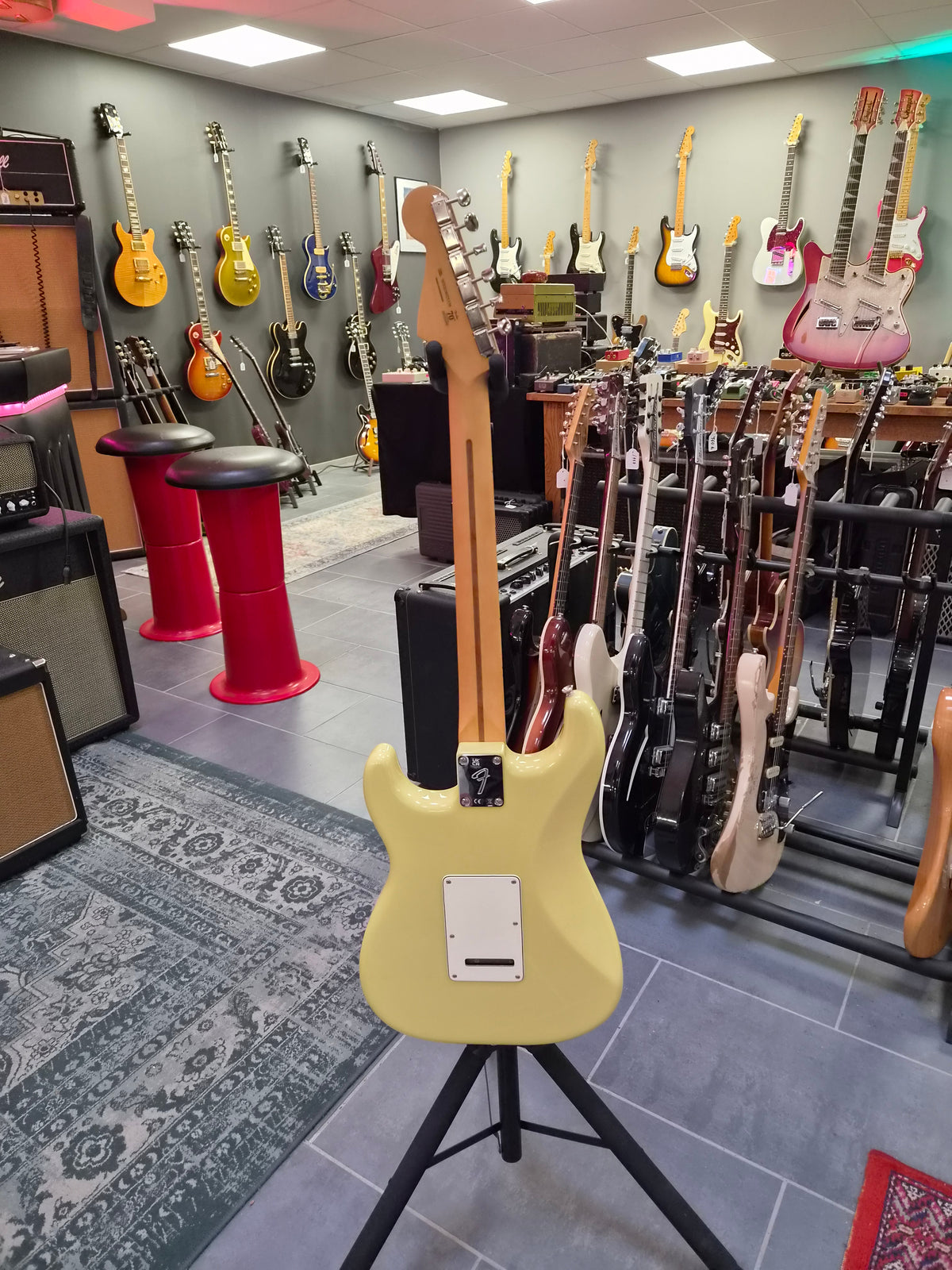 Fender Player II Stratocaster Hialeah Yellow with Maple Fingerboard