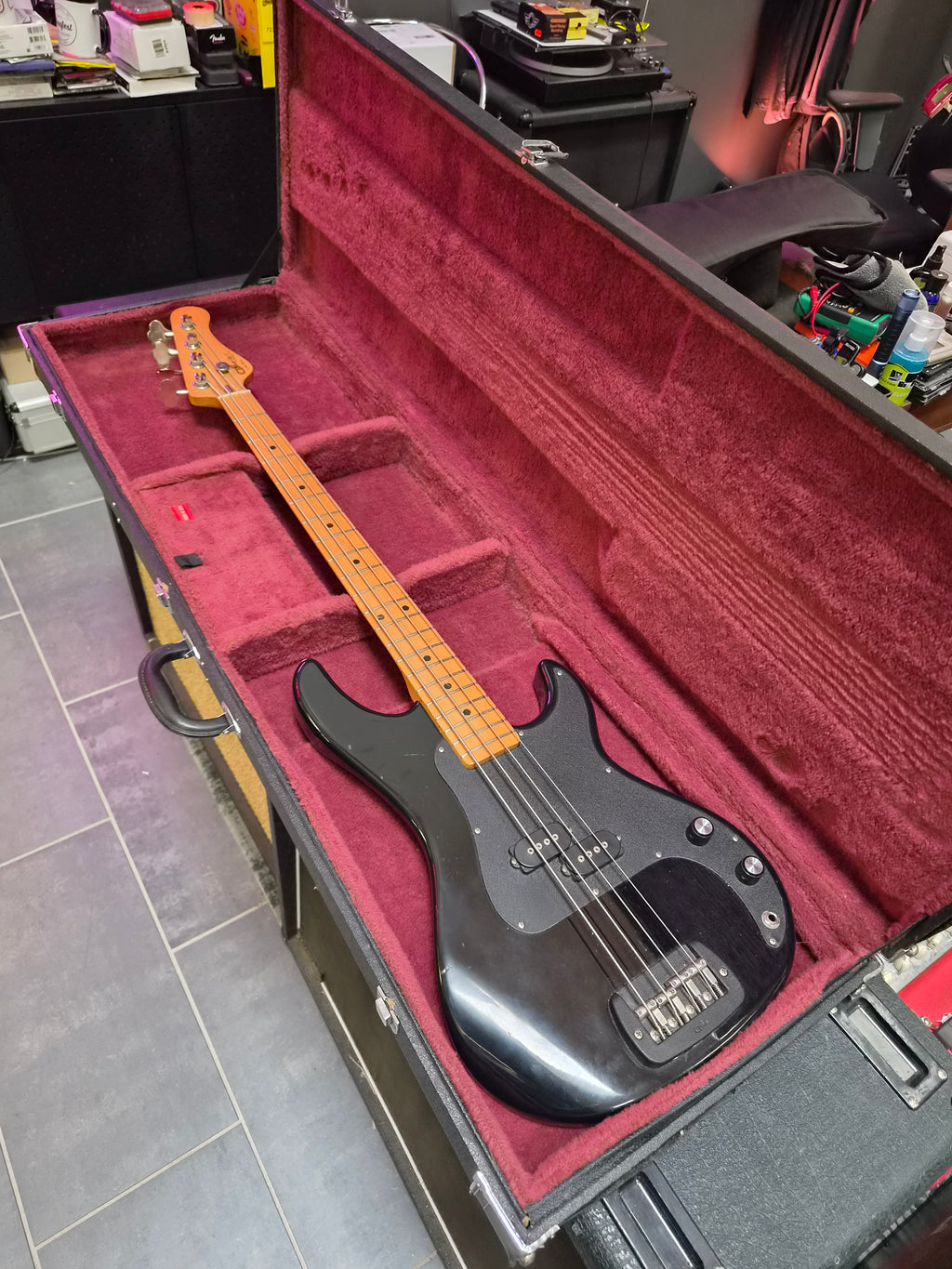 G&L SB-1 1987 Black