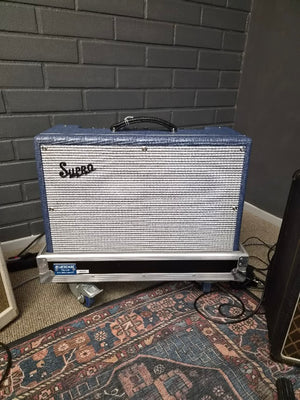 Supro Dual Tone 1624T w/ Flight Case