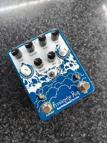 EarthQuaker Devices Avalanche Run V2