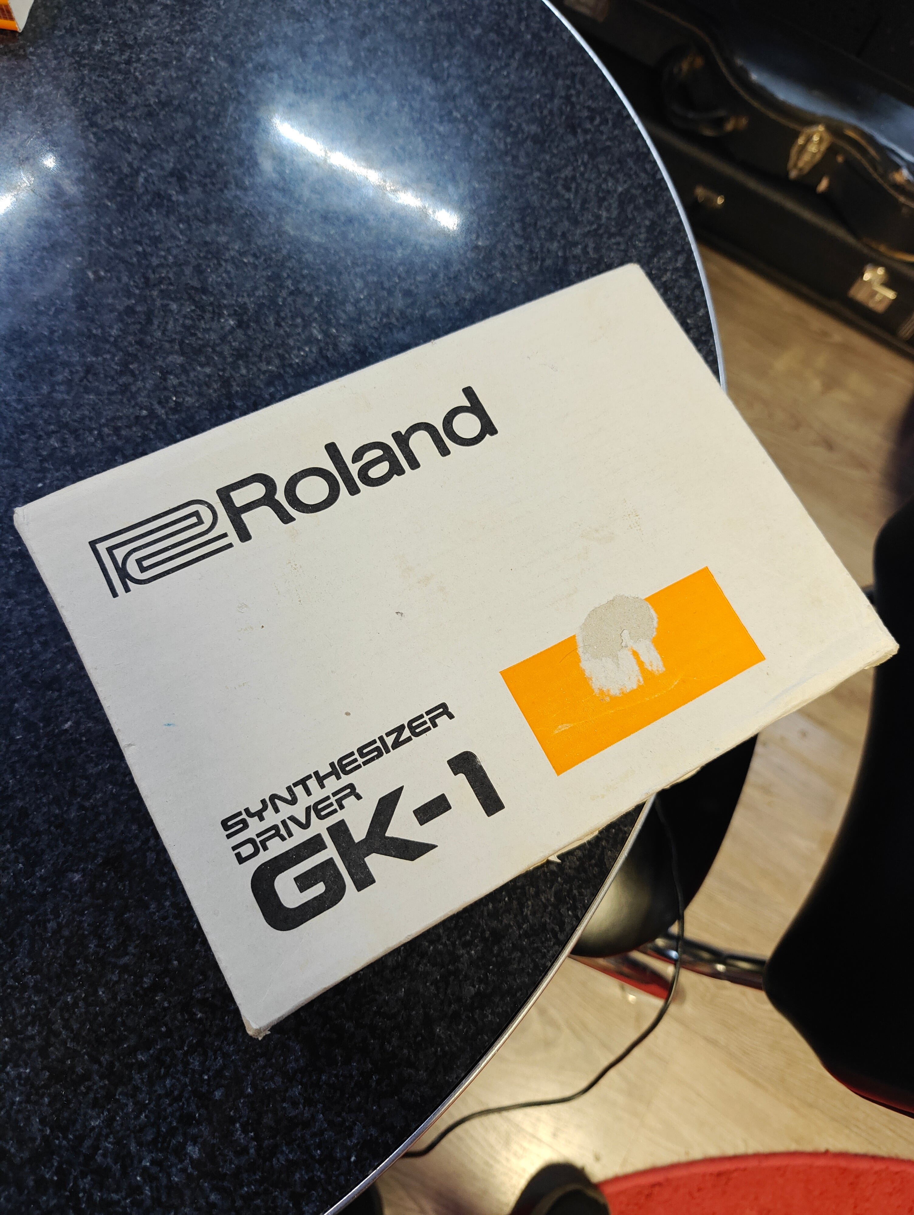 Roland GR-700 Guitar Synthesizer and Roland GK-1 Driver – Tonefest