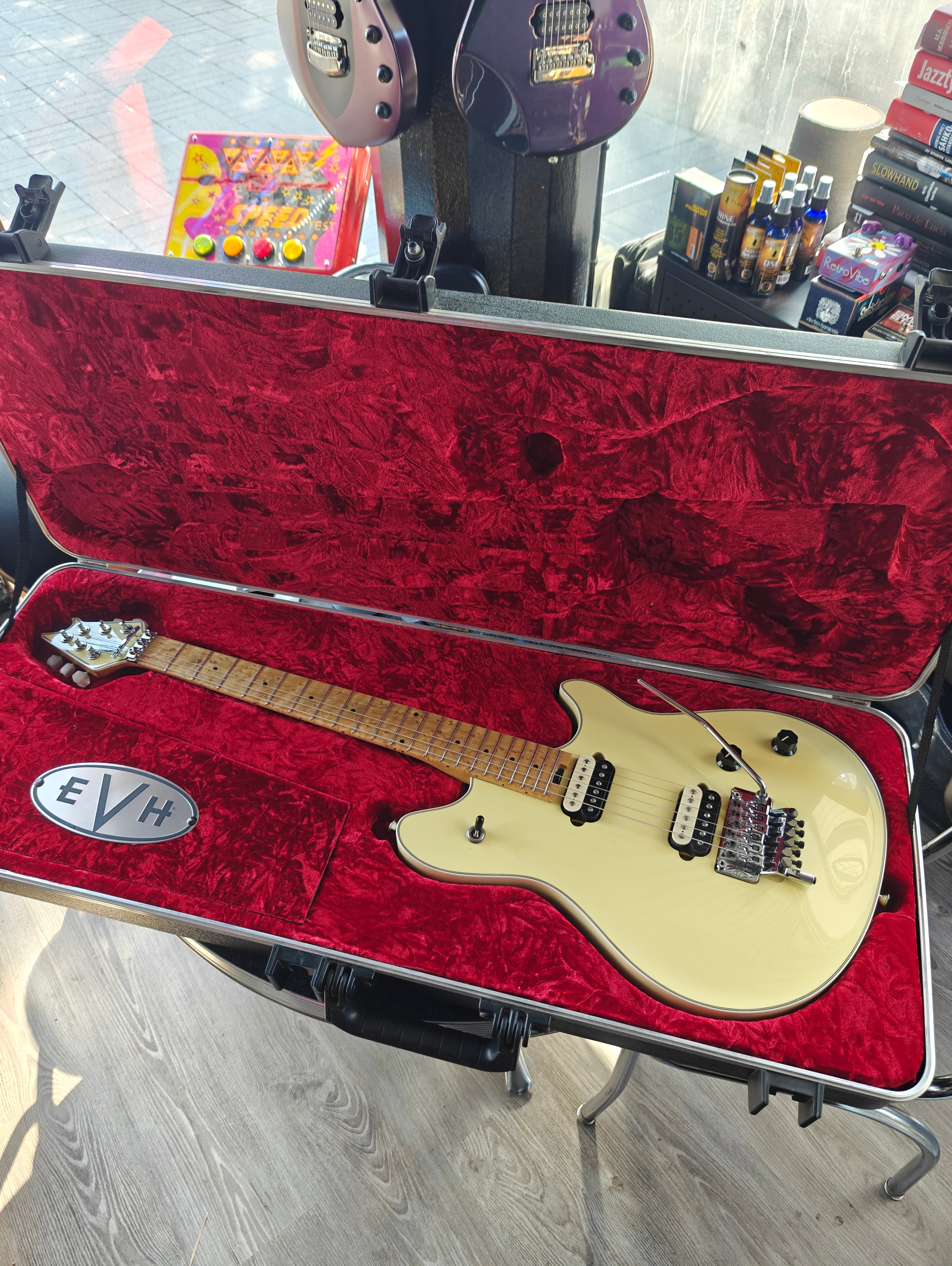 EVH Wolfgang USA Vintage White – Tonefest Guitar Gallery