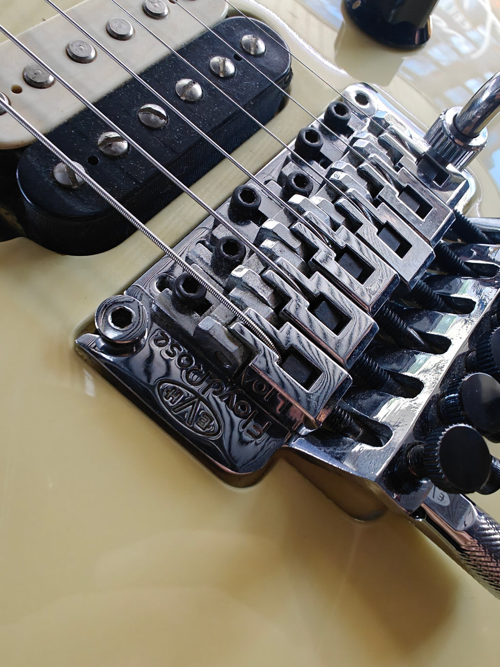 EVH Wolfgang USA Vintage White
