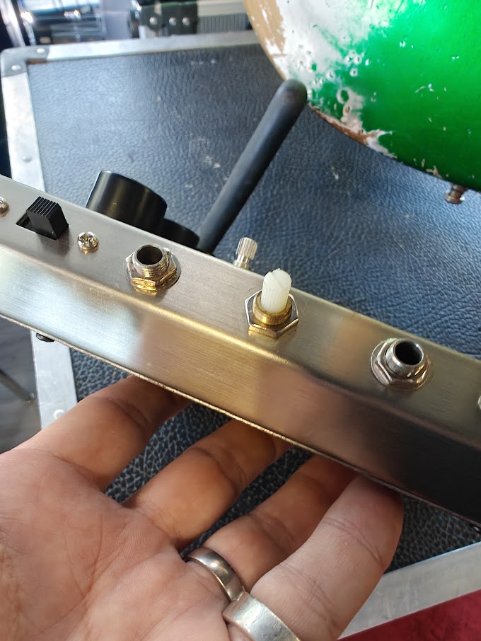Electro-Harmonix Deluxe Memory Man 1990s (modded)