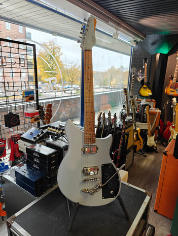 Arvo Original w/ extra Arvo Humbucker pickups