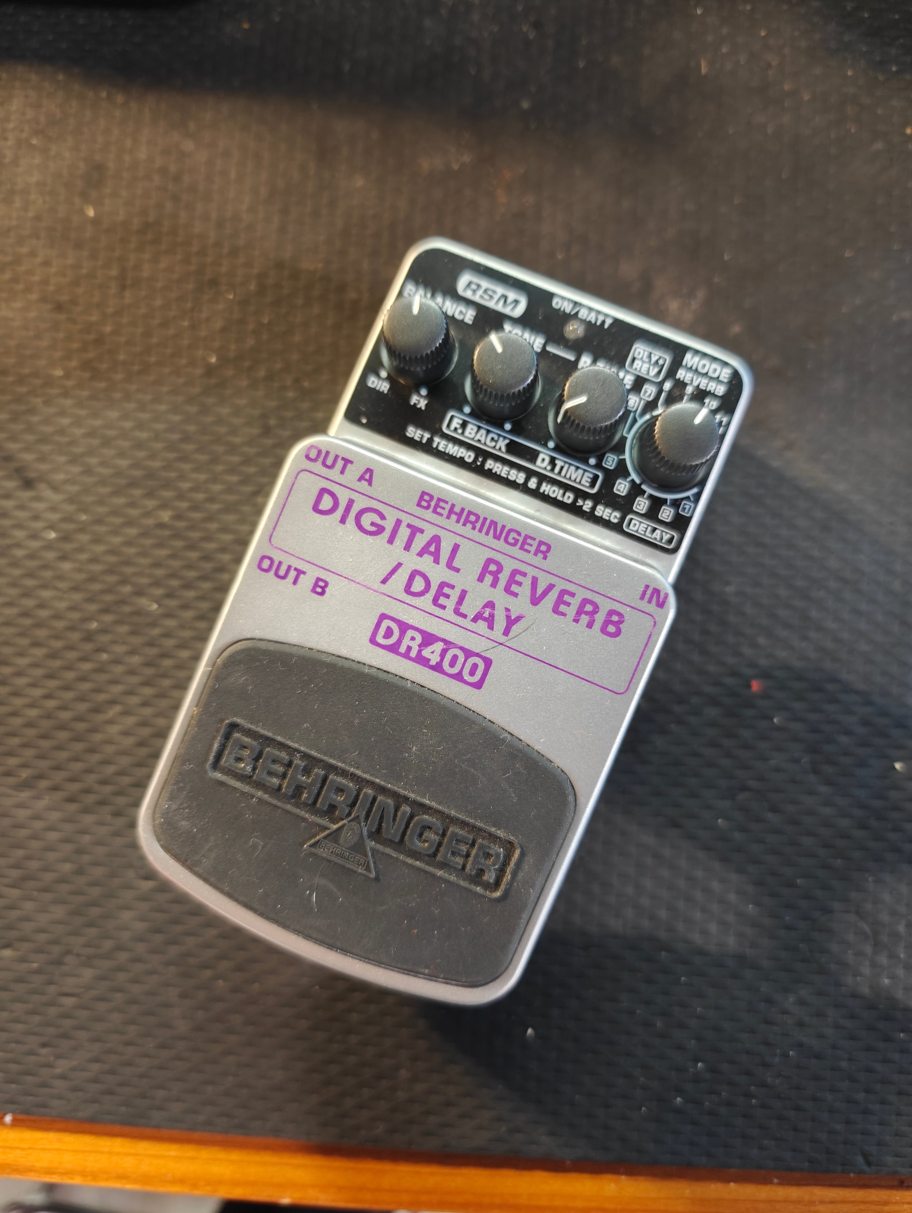Behringer DR400 Digital Delay – Tonefest Guitar Gallery