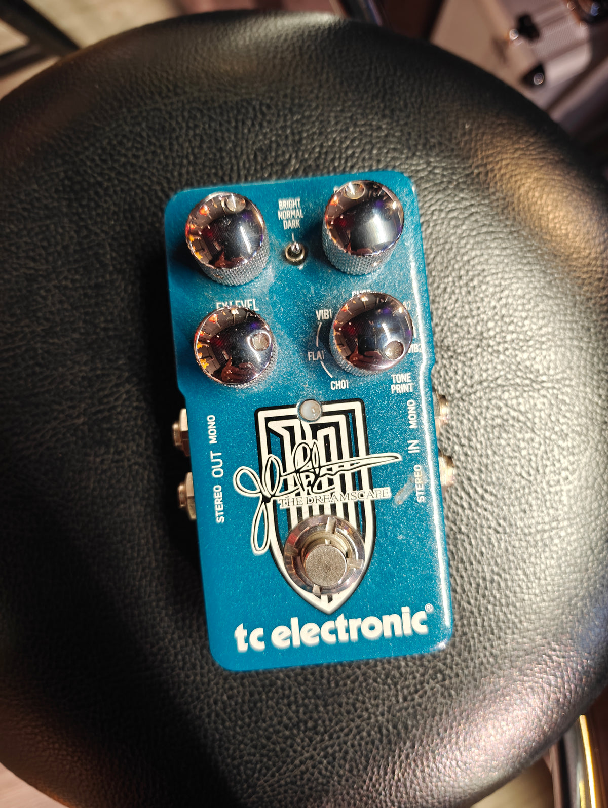 dreamscape pedal TC Electronic John Petrucci Signature Multi-effects Option 2:Large Category:City Urban Helme_Unisex FX Level and one Pedal Power: Energising Events