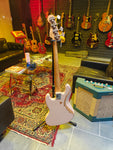 Fender Flea Signature Jazz Bass Roadworn Shell Pink