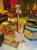 Fender Flea Signature Jazz Bass Roadworn Shell Pink