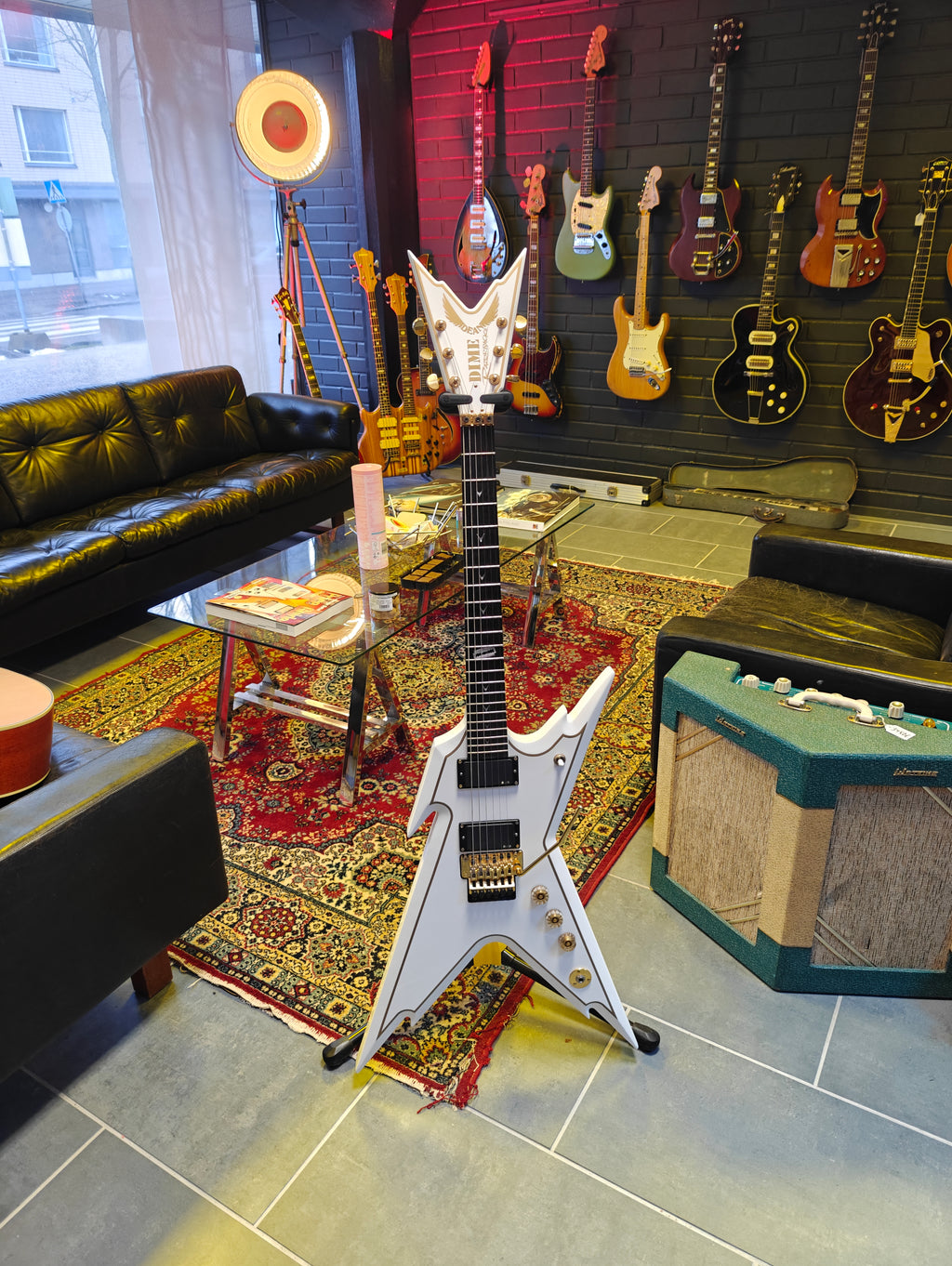 White Razorback Dean Razorback White Gold w/Original Dean Hard Case – Tonefest Guitar ...
