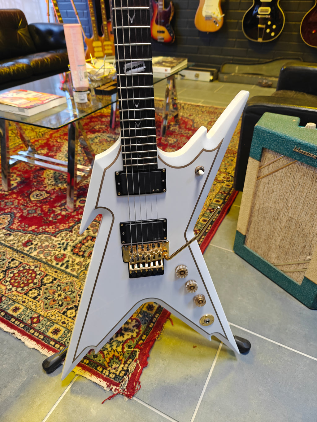 White Razorback Dean Razorback White Gold w/Original Dean Hard Case – Tonefest Guitar ...