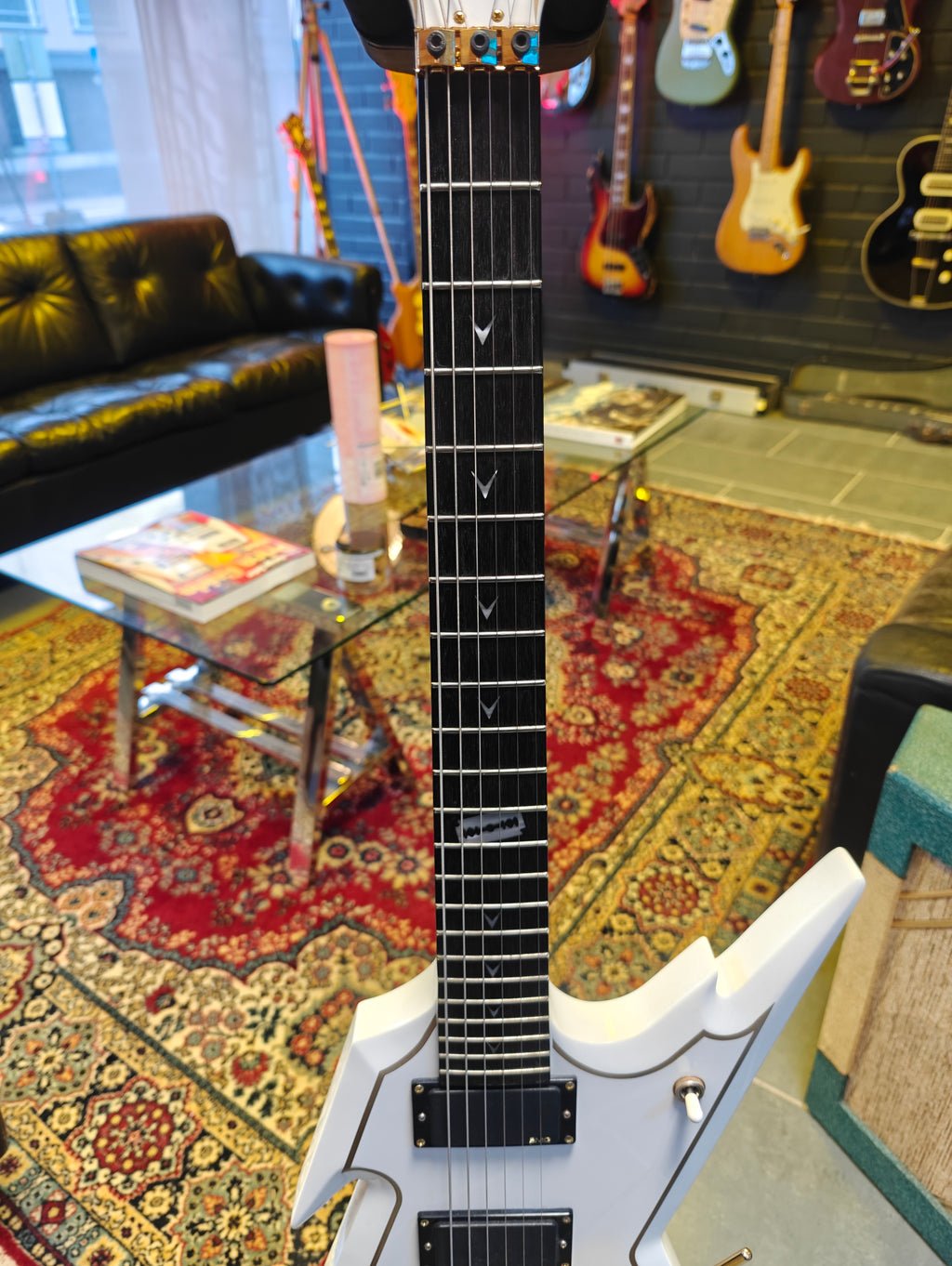 Dean Razorback White Gold w/Original Dean Hard Case