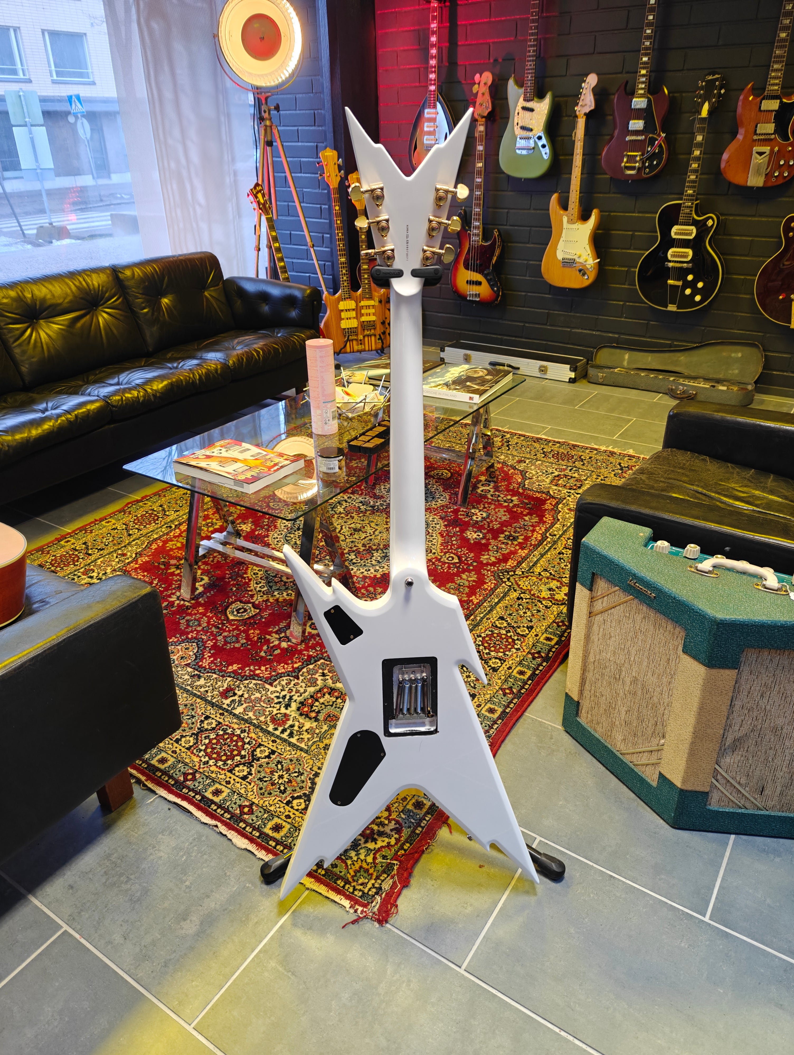 Dean Razorback White Gold w/Original Dean Hard Case