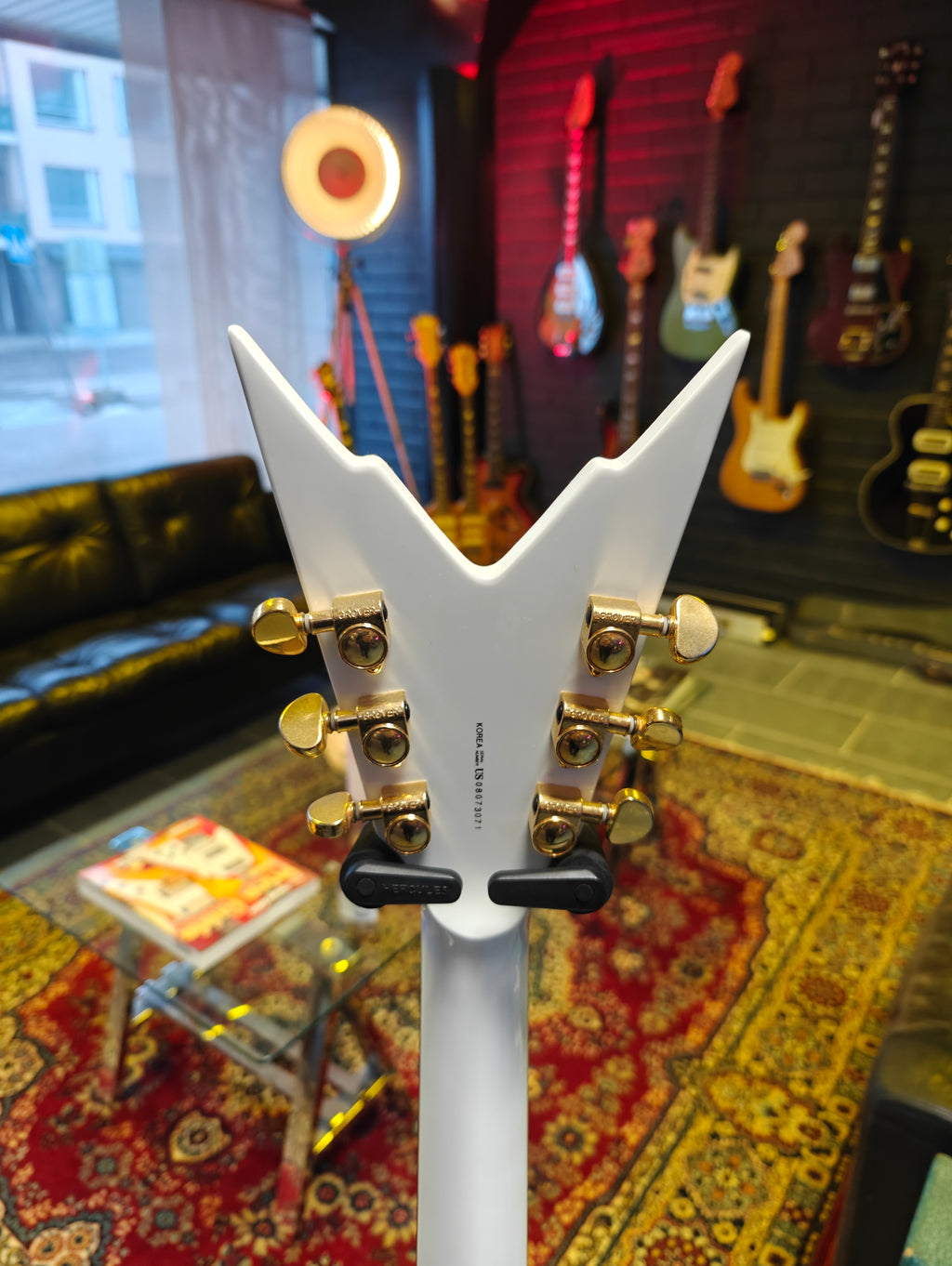 White Razorback Dean Razorback White Gold w/Original Dean Hard Case – Tonefest Guitar ...