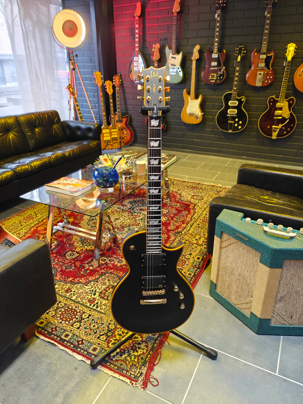ESP LTD EC-1000 EMG Vintage Black