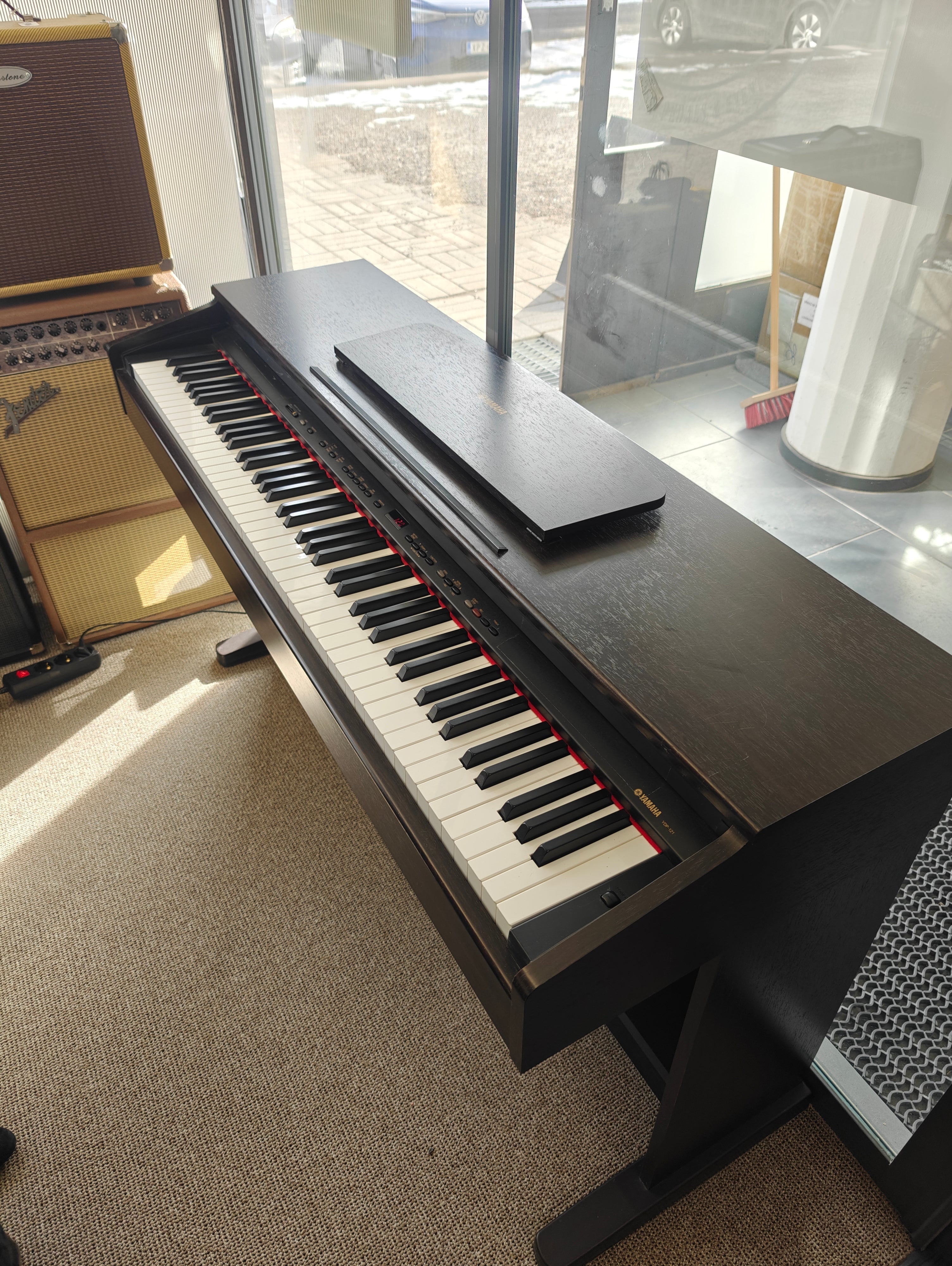 Yamaha Arius YDP-121