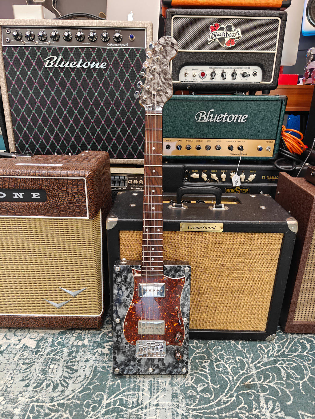 Hobo 63 Cigar Box Guitar