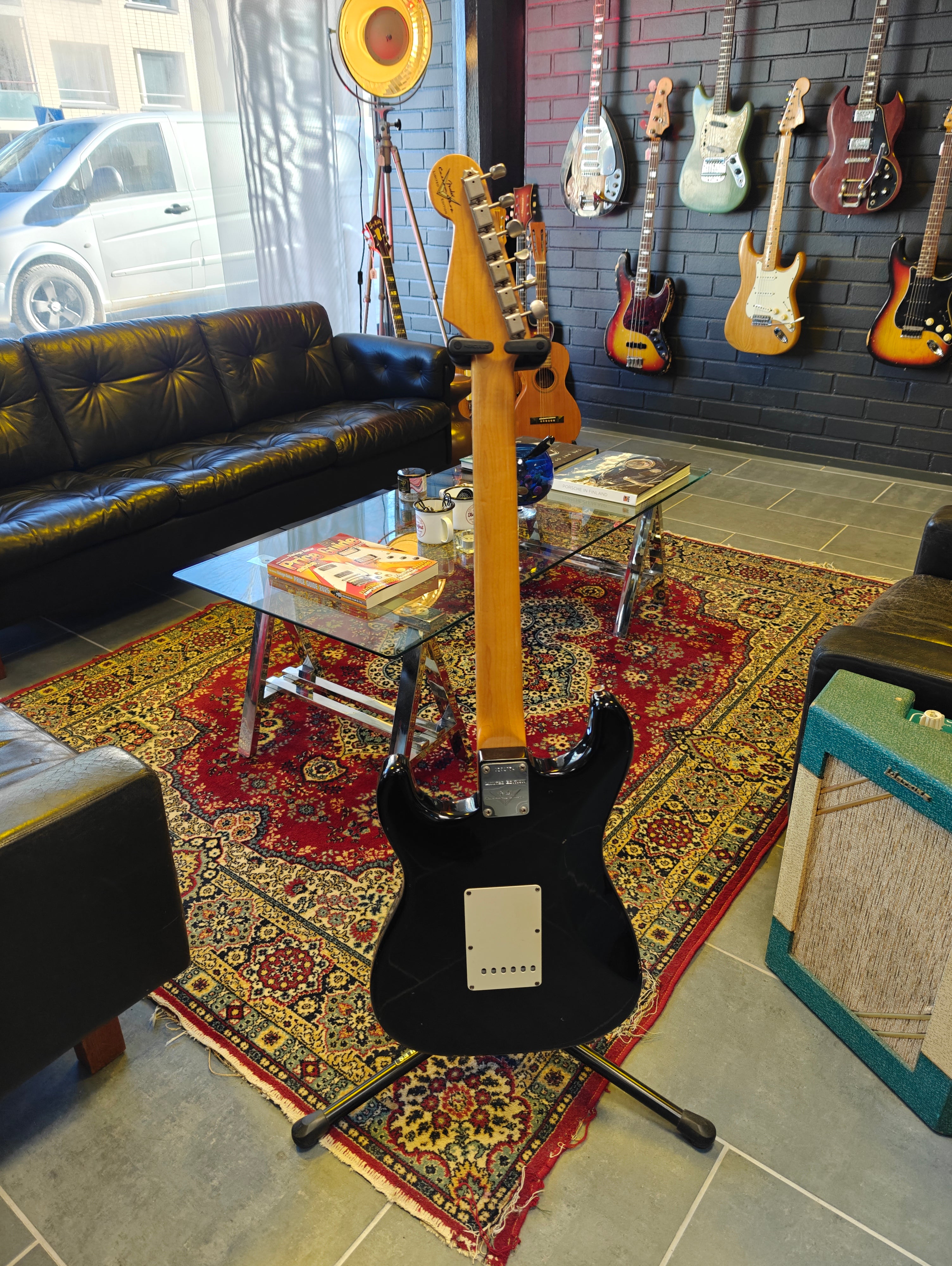 Fender Custom Shop Stratocaster LTD 1960 Relic Black over Sunburst 2005