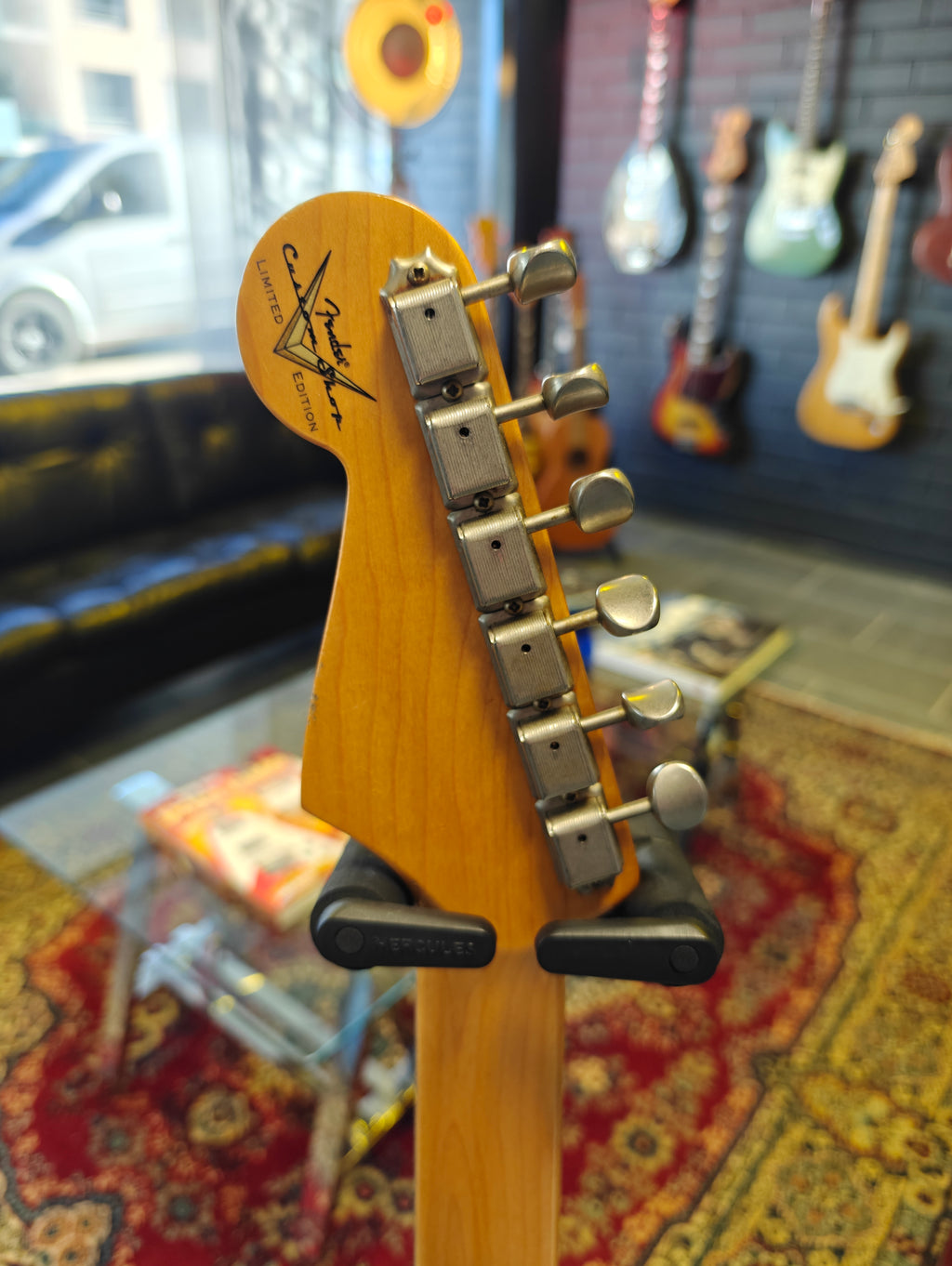 Fender Custom Shop Stratocaster LTD 1960 Relic Black over Sunburst 2005