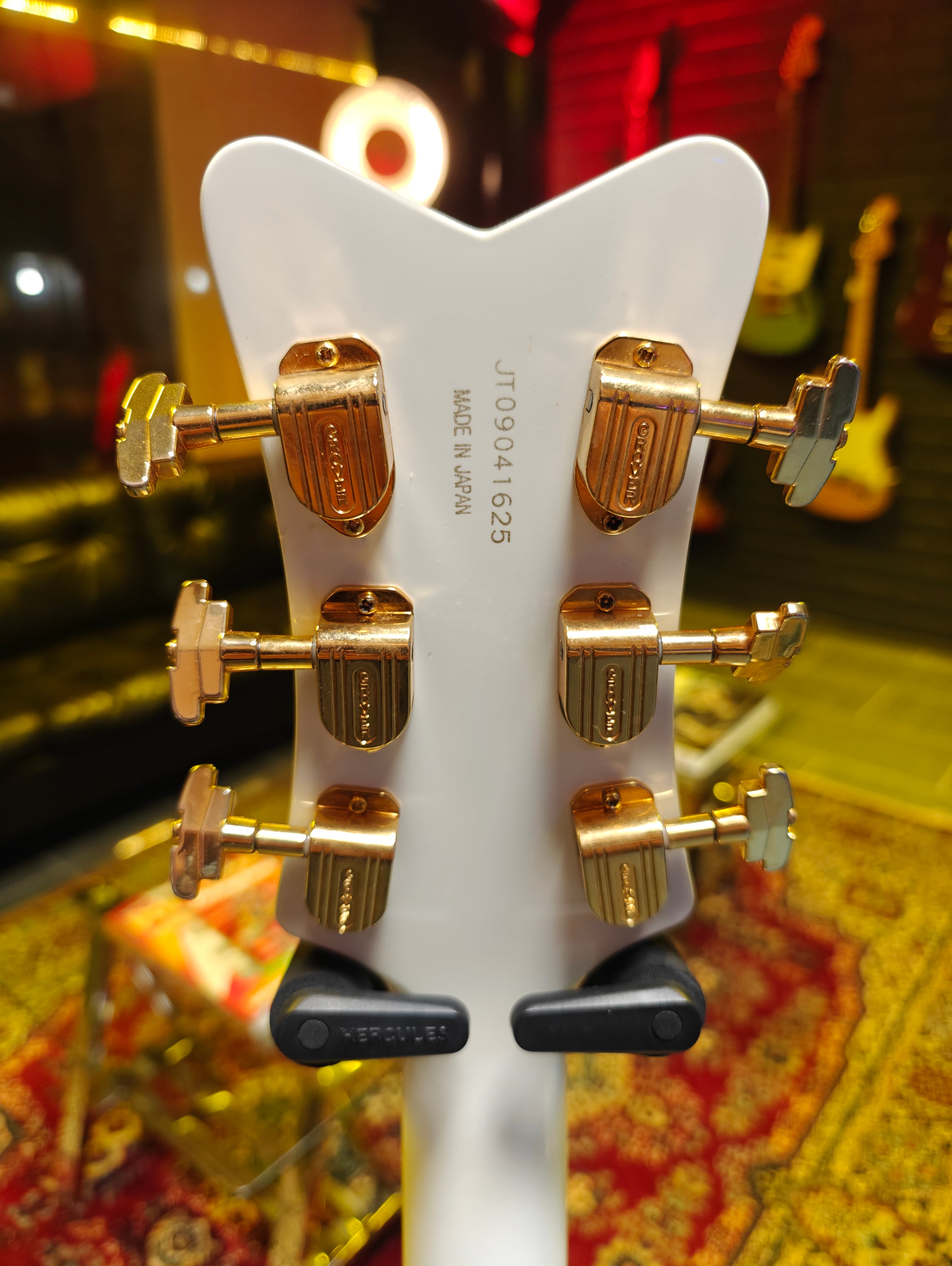 Gretsch White Falcon G6136DS w/ Dynasonic Pickups