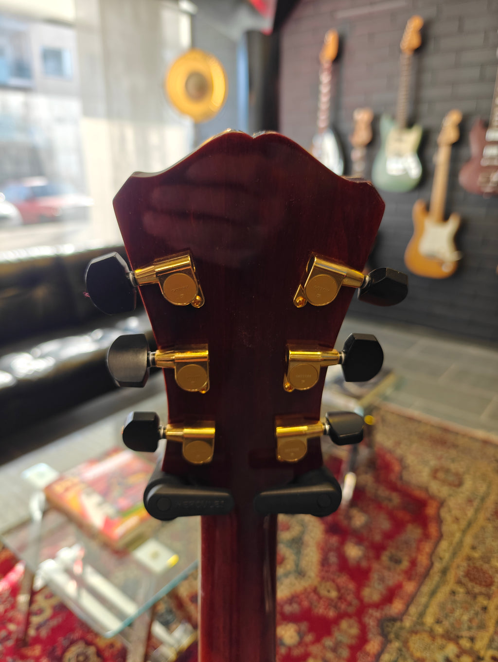 Eastman AR810CE